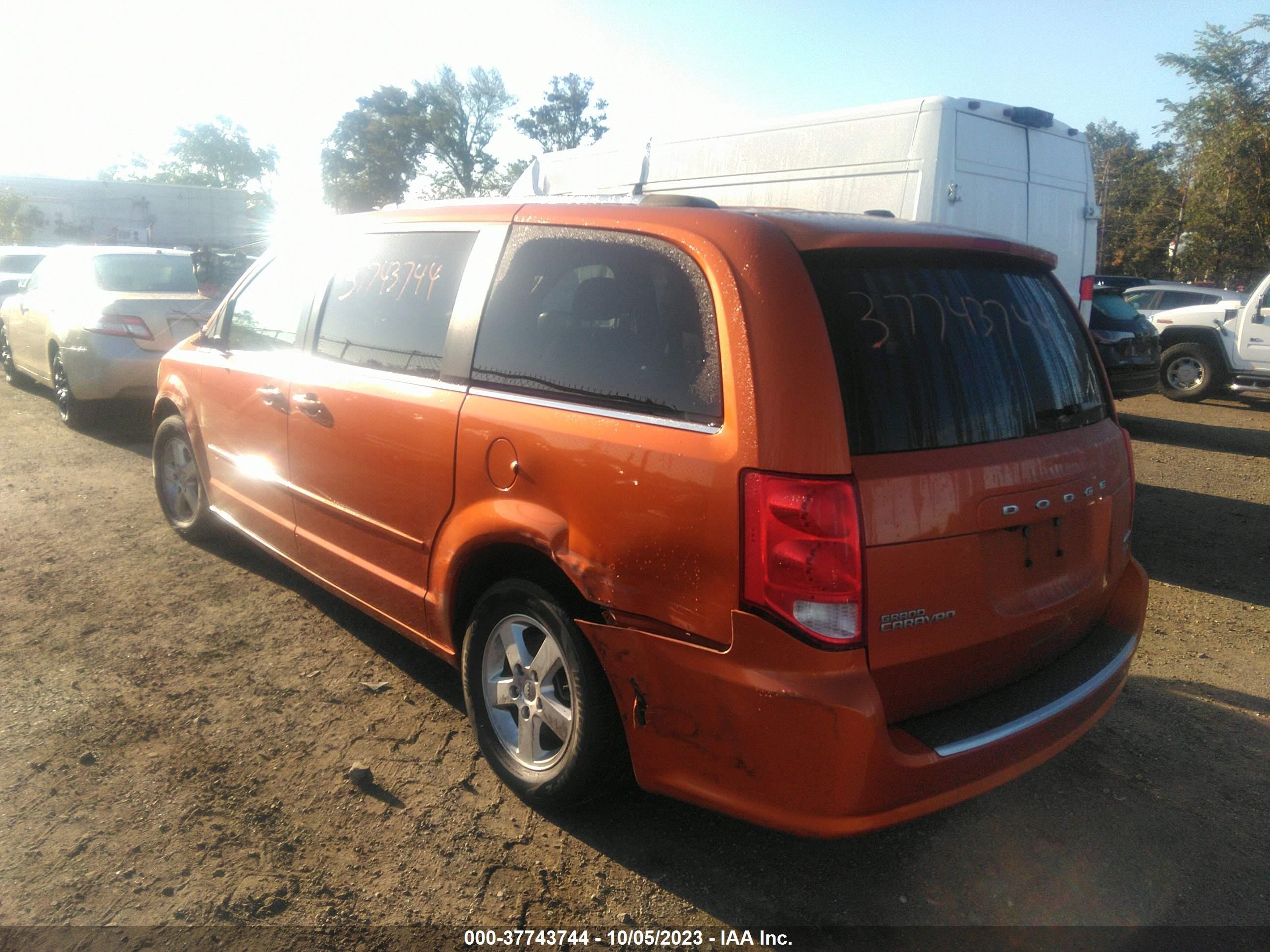 Photo 2 VIN: 2D4RN5DG5BR756352 - DODGE CARAVAN 