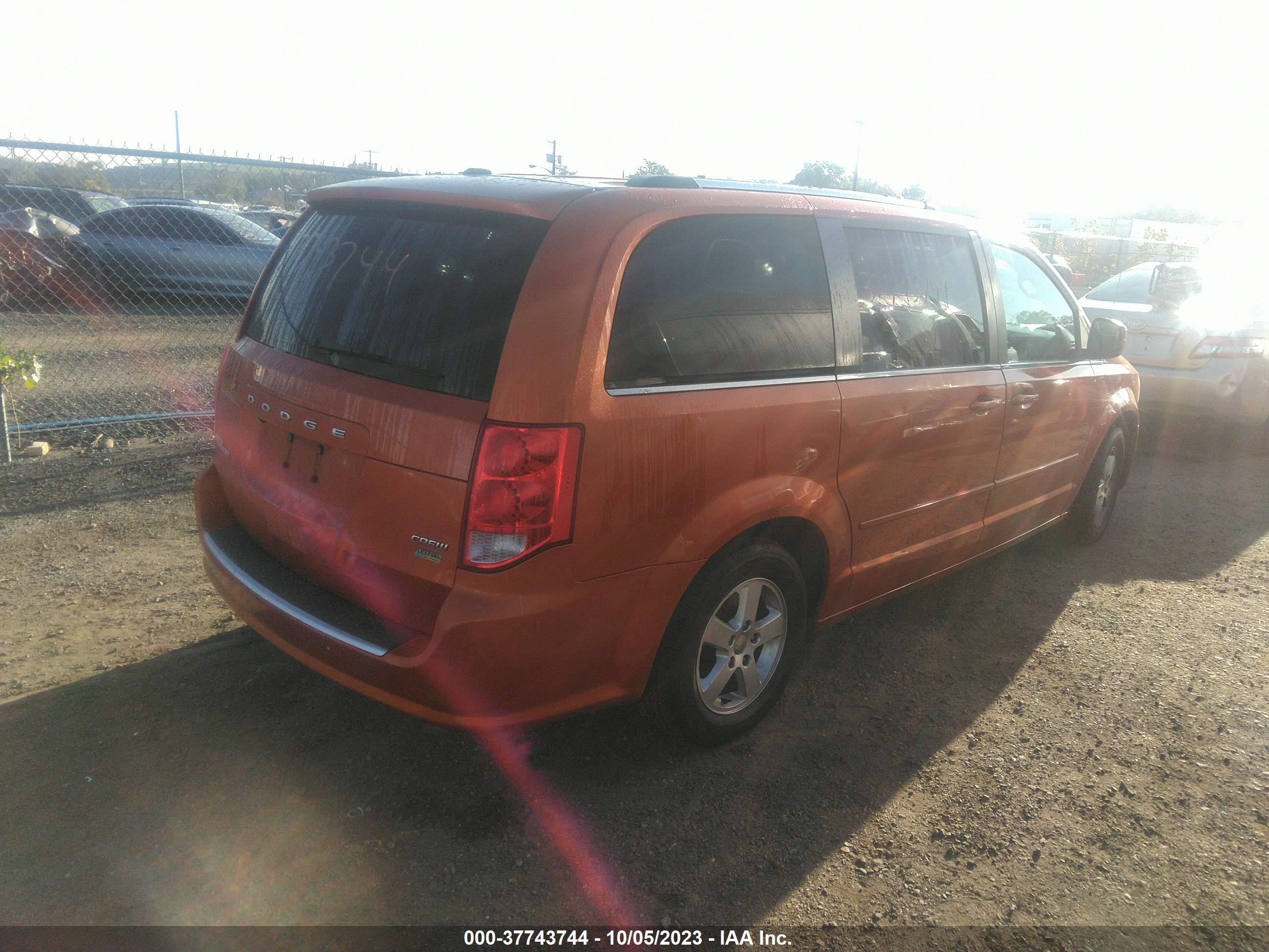 Photo 3 VIN: 2D4RN5DG5BR756352 - DODGE CARAVAN 