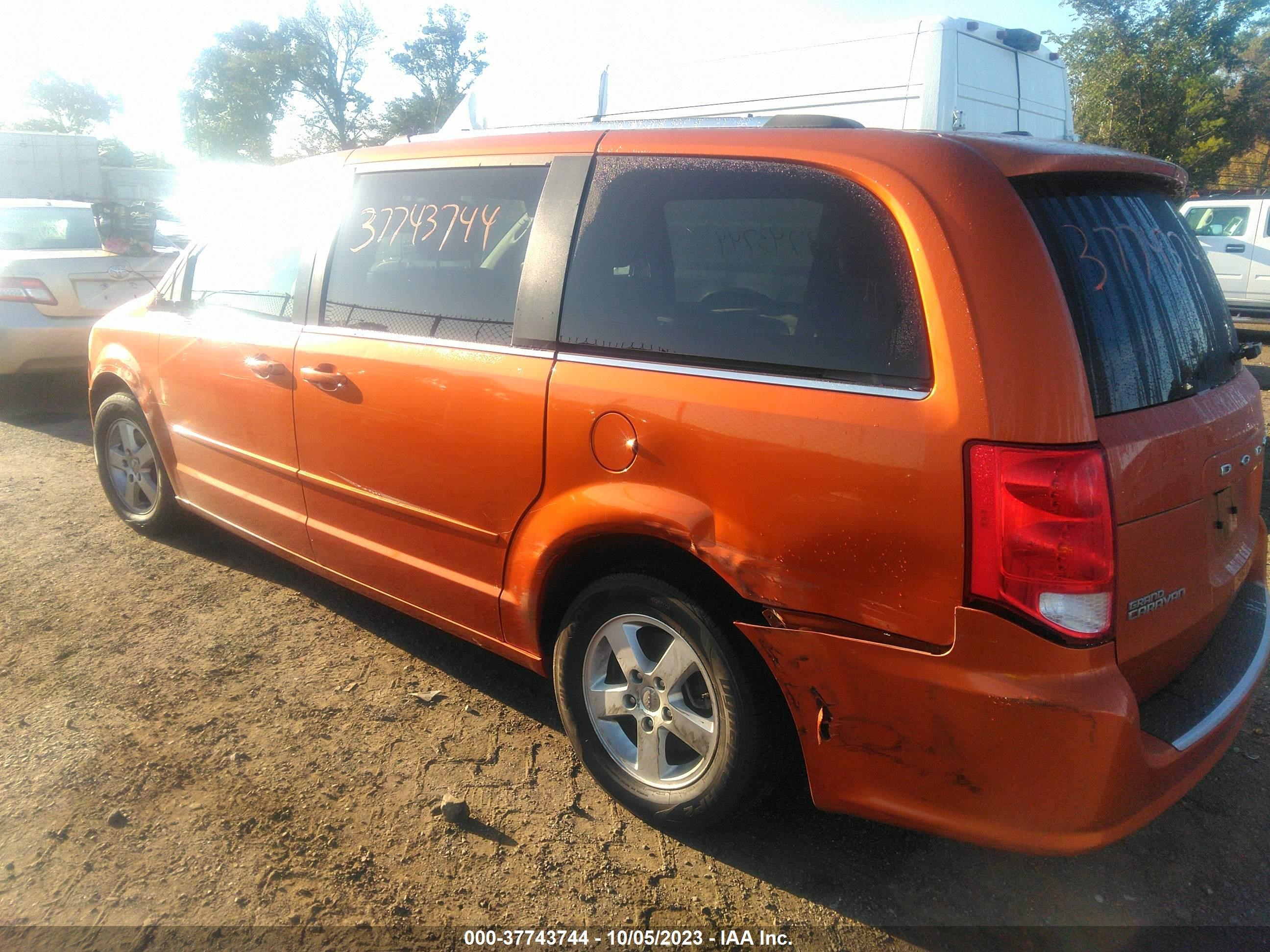 Photo 5 VIN: 2D4RN5DG5BR756352 - DODGE CARAVAN 