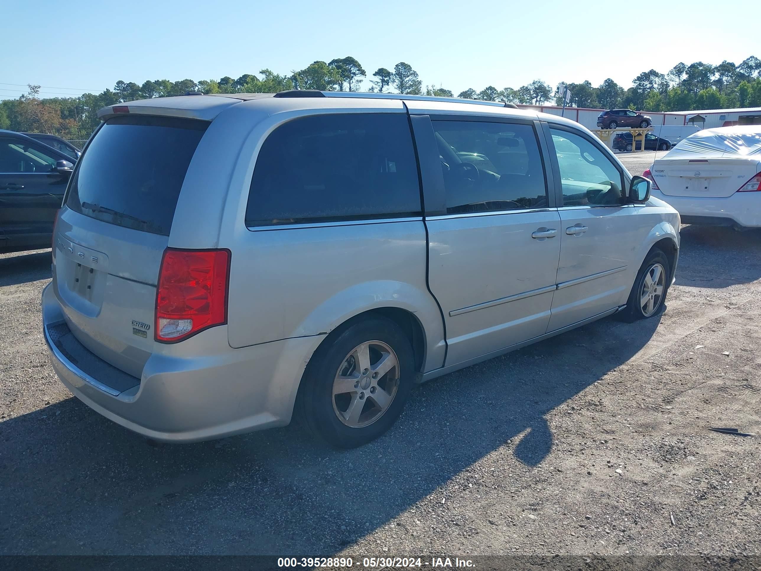 Photo 3 VIN: 2D4RN5DG6BR662156 - DODGE CARAVAN 