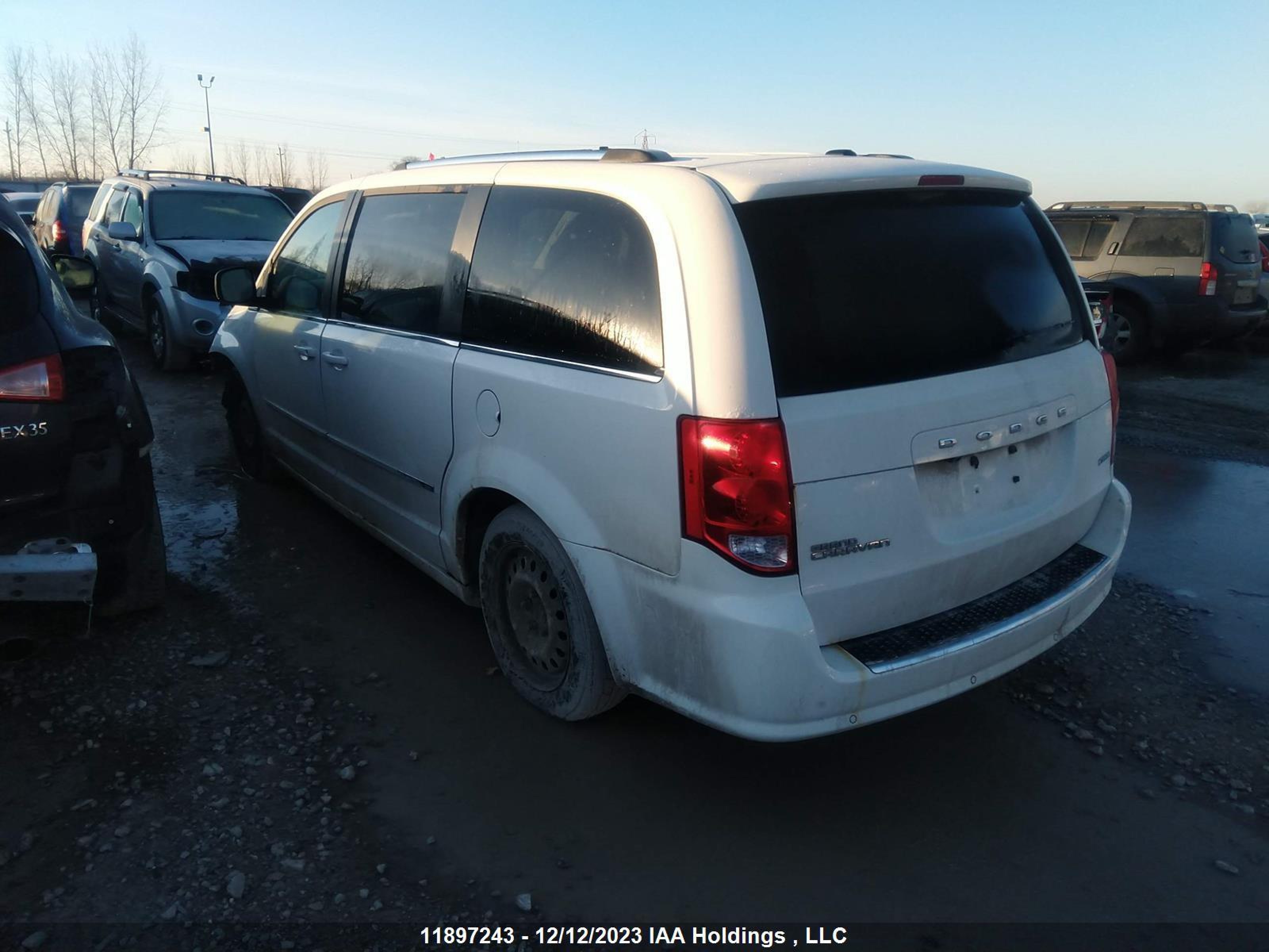 Photo 2 VIN: 2D4RN5DG7BR743859 - DODGE CARAVAN 