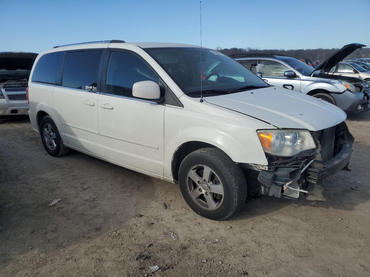 Photo 3 VIN: 2D4RN5DG8BR662451 - DODGE CARAVAN 