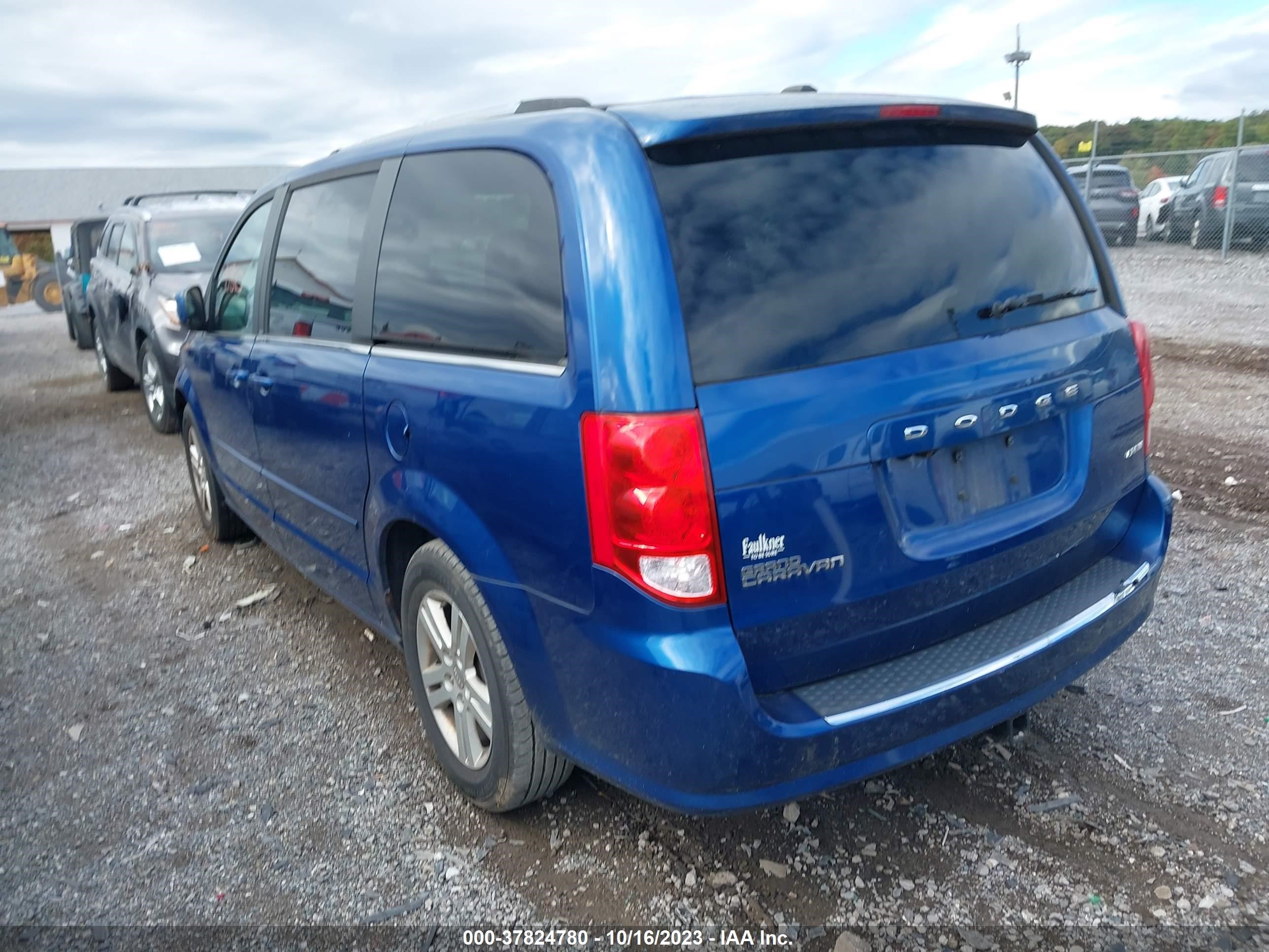 Photo 2 VIN: 2D4RN5DG9BR683325 - DODGE CARAVAN 