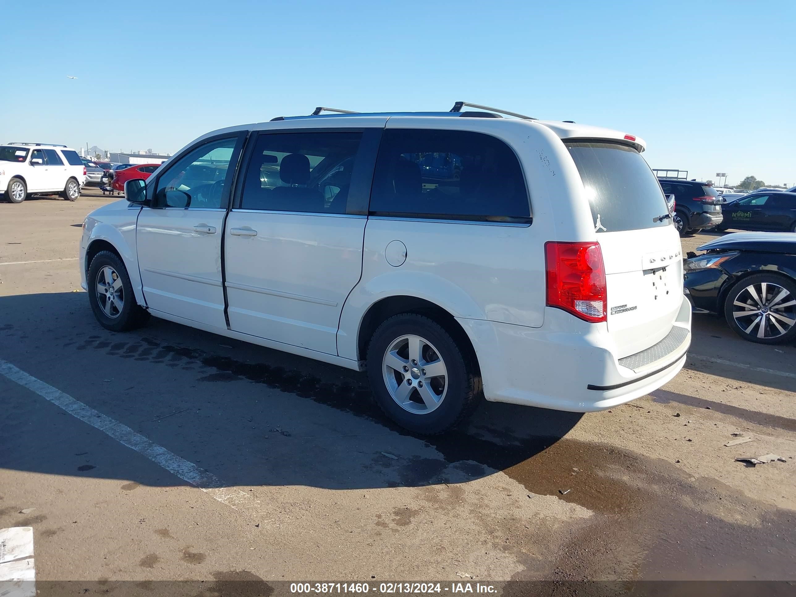 Photo 2 VIN: 2D4RN5DGXBR647904 - DODGE CARAVAN 