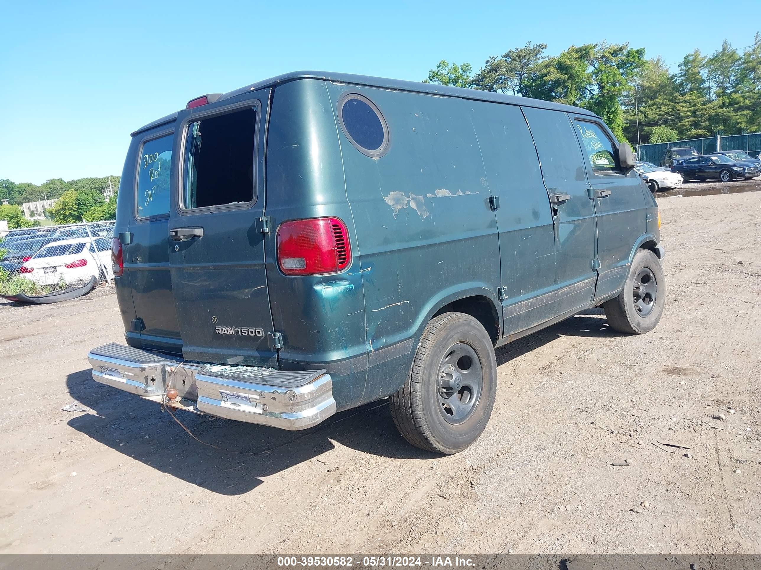 Photo 3 VIN: 2D7HB11X03K521484 - DODGE RAM VAN 