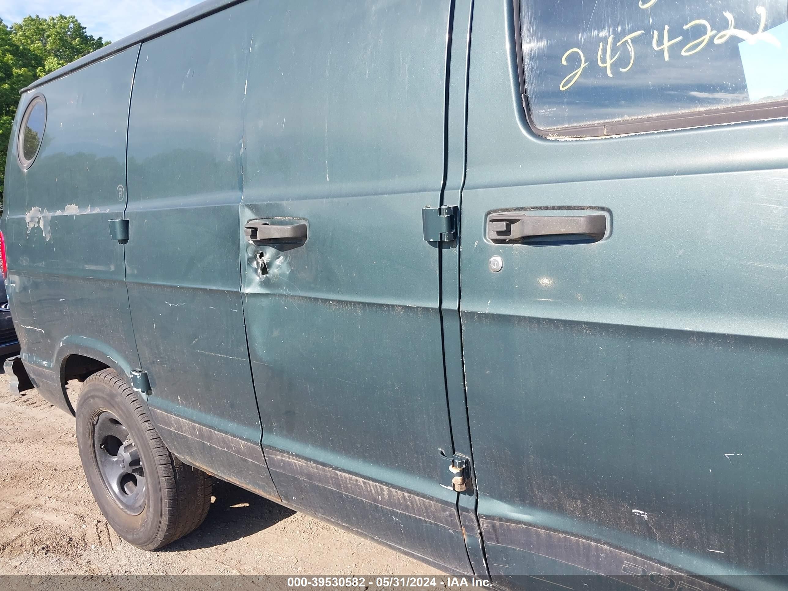 Photo 5 VIN: 2D7HB11X03K521484 - DODGE RAM VAN 