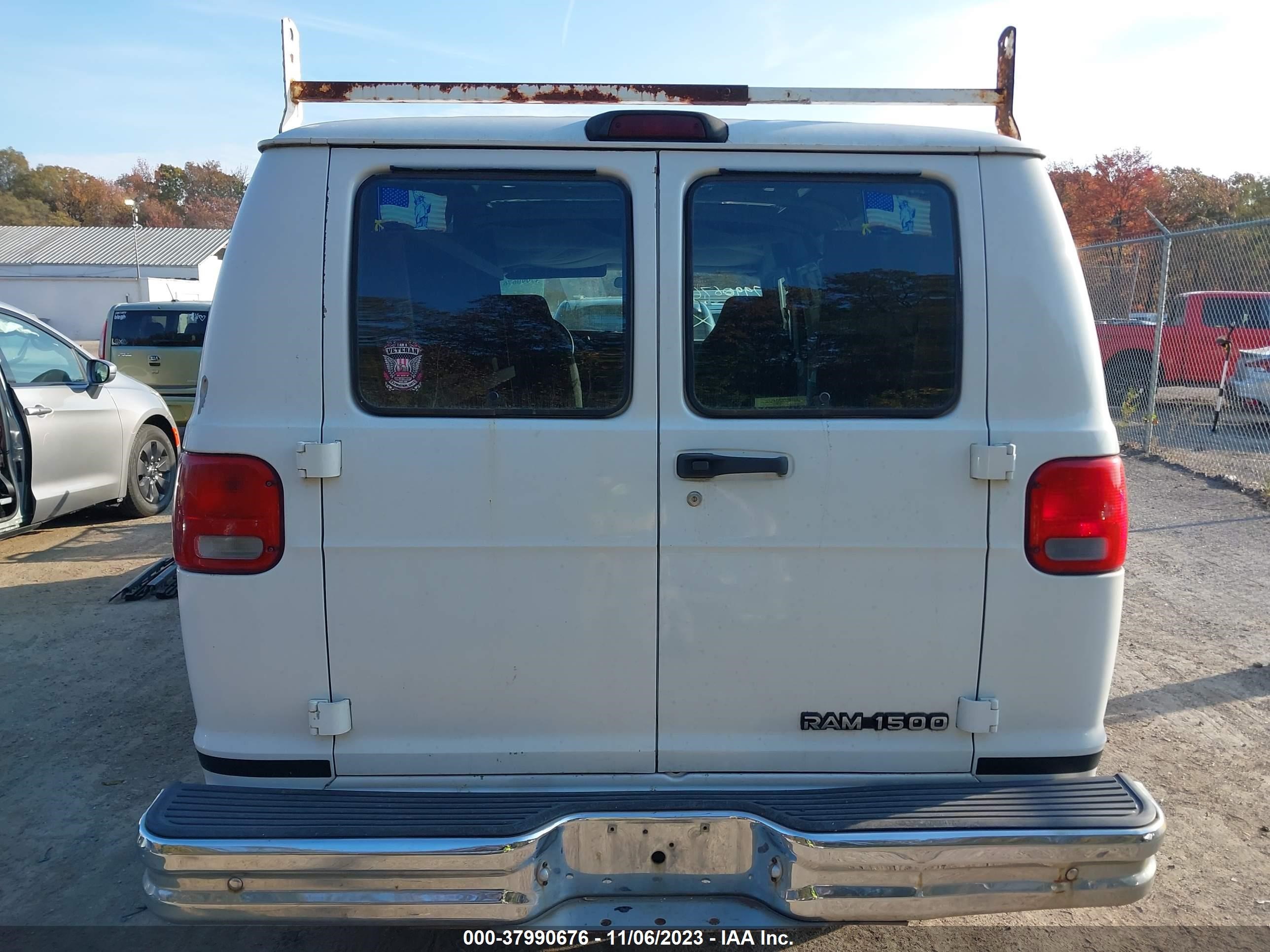 Photo 15 VIN: 2D7HB11Y63K500468 - DODGE RAM VAN 