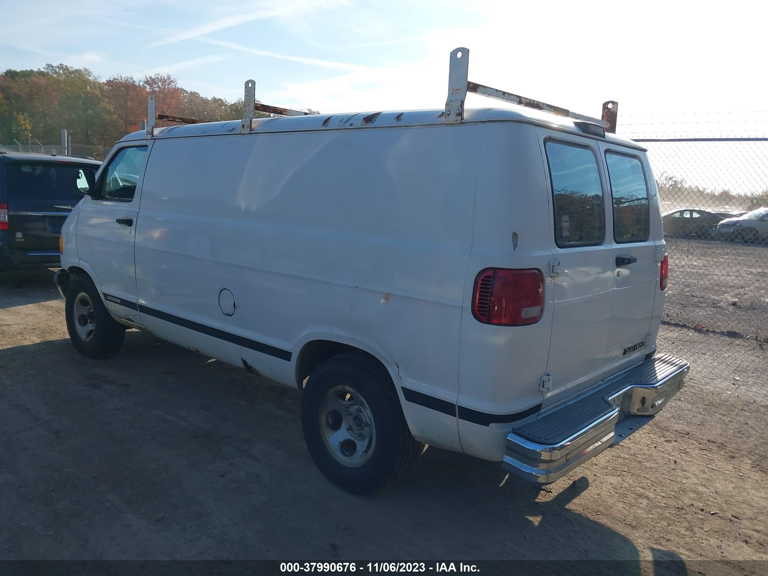 Photo 2 VIN: 2D7HB11Y63K500468 - DODGE RAM VAN 