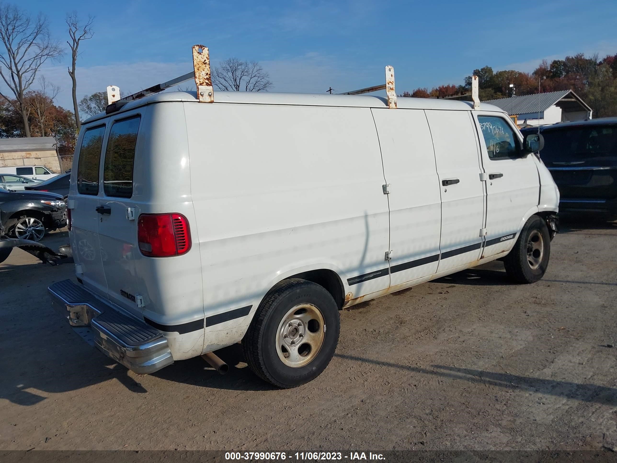 Photo 3 VIN: 2D7HB11Y63K500468 - DODGE RAM VAN 