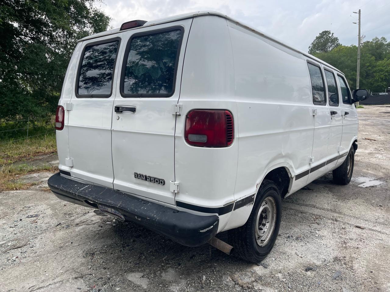 Photo 3 VIN: 2D7JB21YX3K520679 - DODGE RAM VAN 