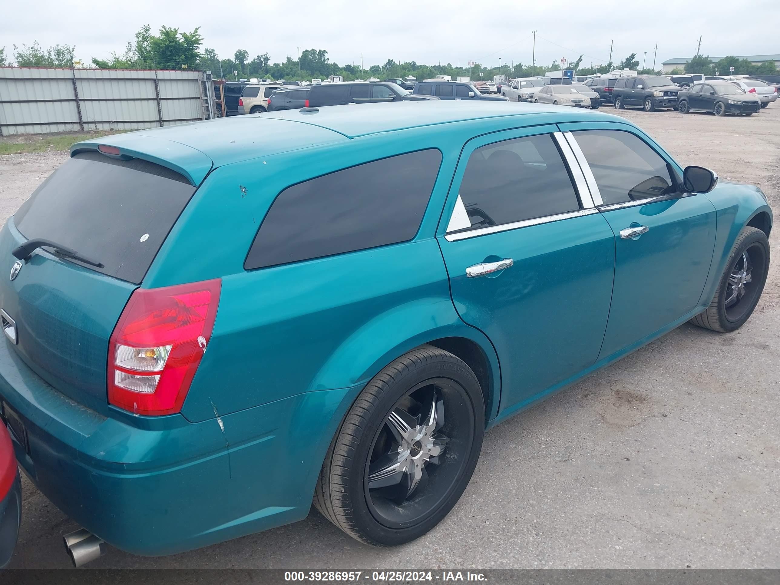 Photo 3 VIN: 2D8FV47T37H806442 - DODGE MAGNUM 