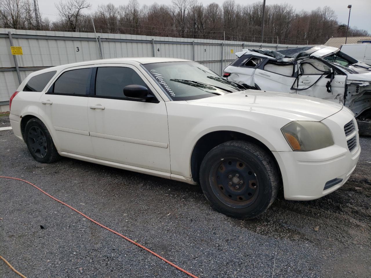 Photo 3 VIN: 2D8FV47T56H415145 - DODGE MAGNUM 