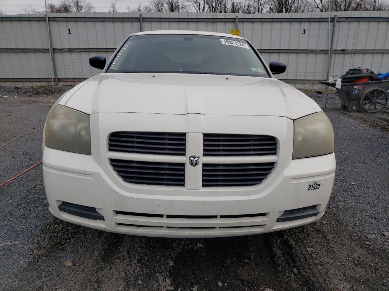 Photo 4 VIN: 2D8FV47T56H415145 - DODGE MAGNUM 