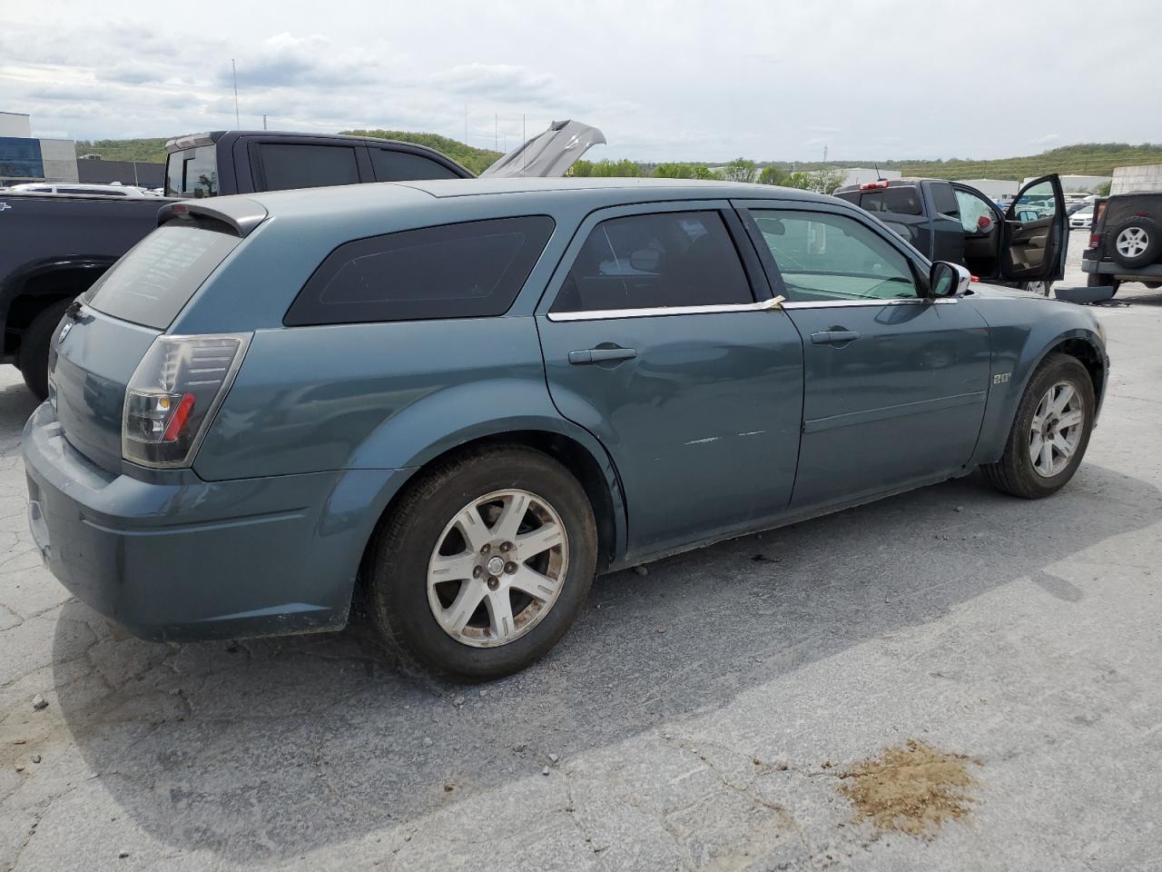 Photo 2 VIN: 2D8FV48T05H143990 - DODGE MAGNUM 