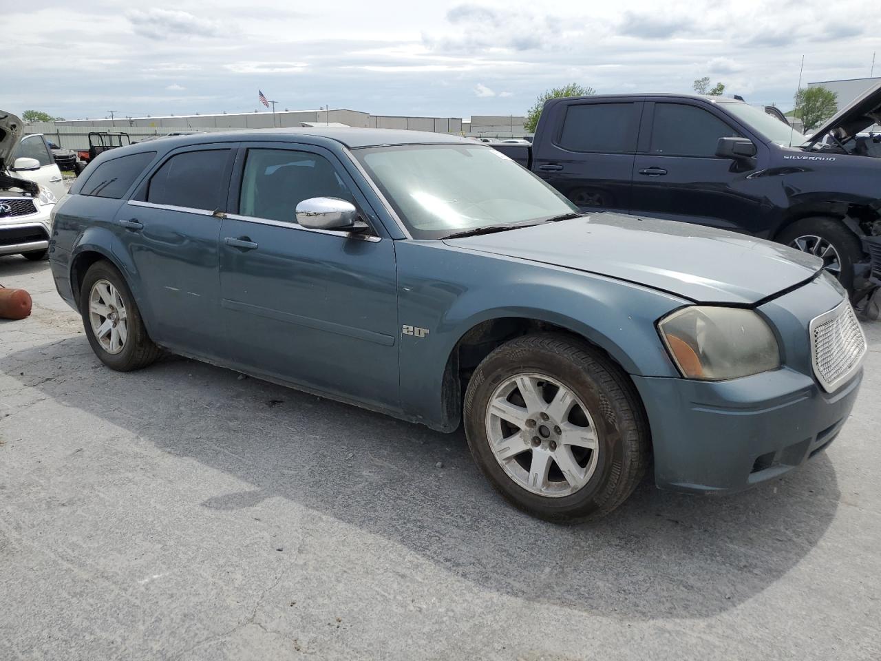 Photo 3 VIN: 2D8FV48T05H143990 - DODGE MAGNUM 