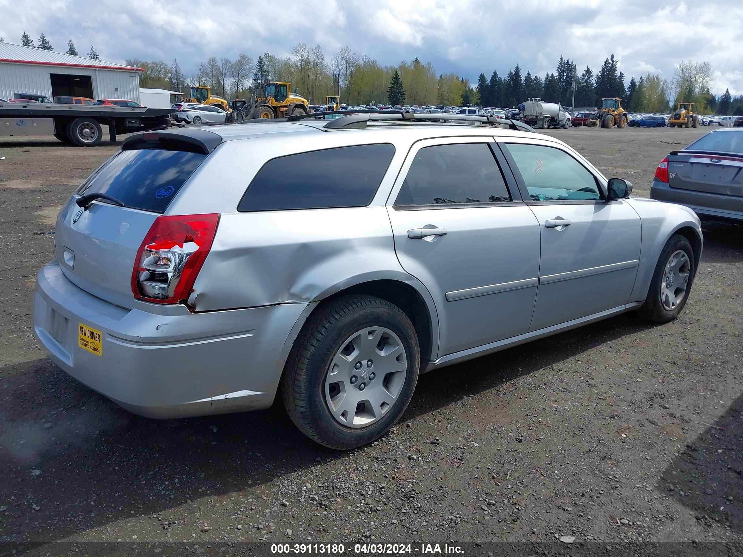 Photo 3 VIN: 2D8FV48T85H526205 - DODGE MAGNUM 