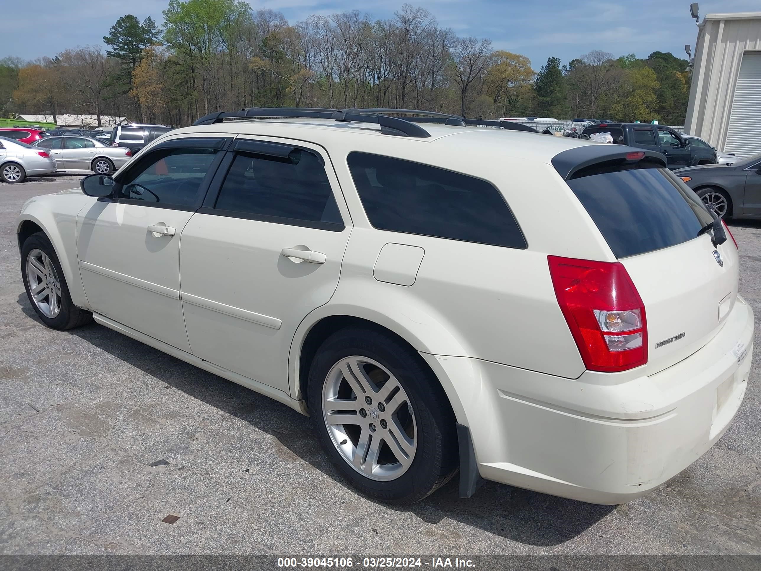 Photo 2 VIN: 2D8FV48V25H151445 - DODGE MAGNUM 