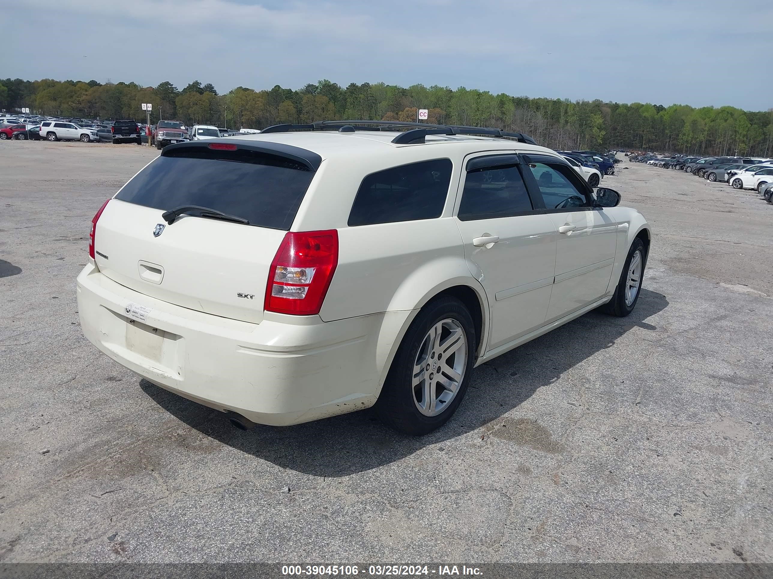 Photo 3 VIN: 2D8FV48V25H151445 - DODGE MAGNUM 