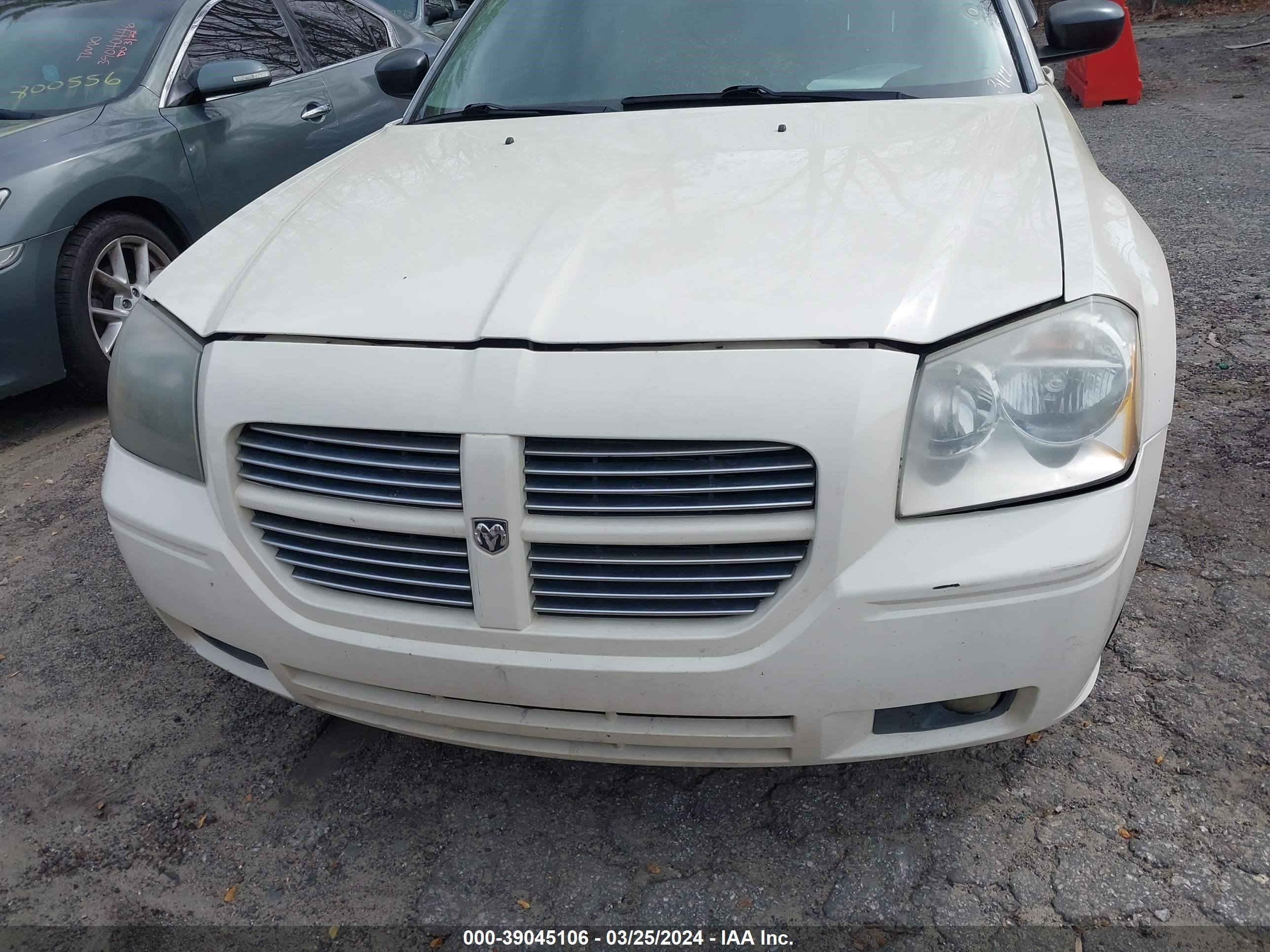 Photo 5 VIN: 2D8FV48V25H151445 - DODGE MAGNUM 