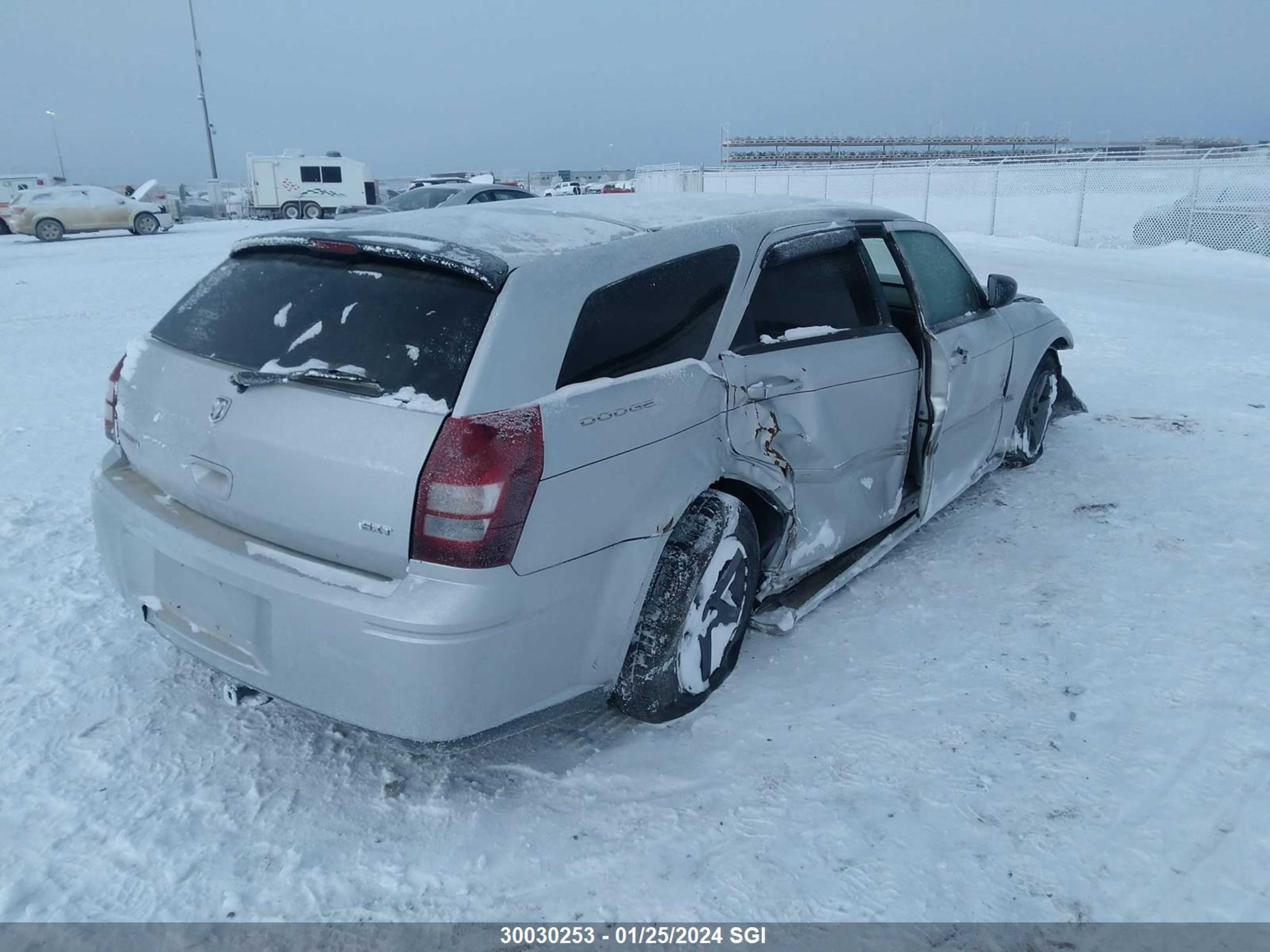 Photo 3 VIN: 2D8FV48V65H546793 - DODGE MAGNUM 