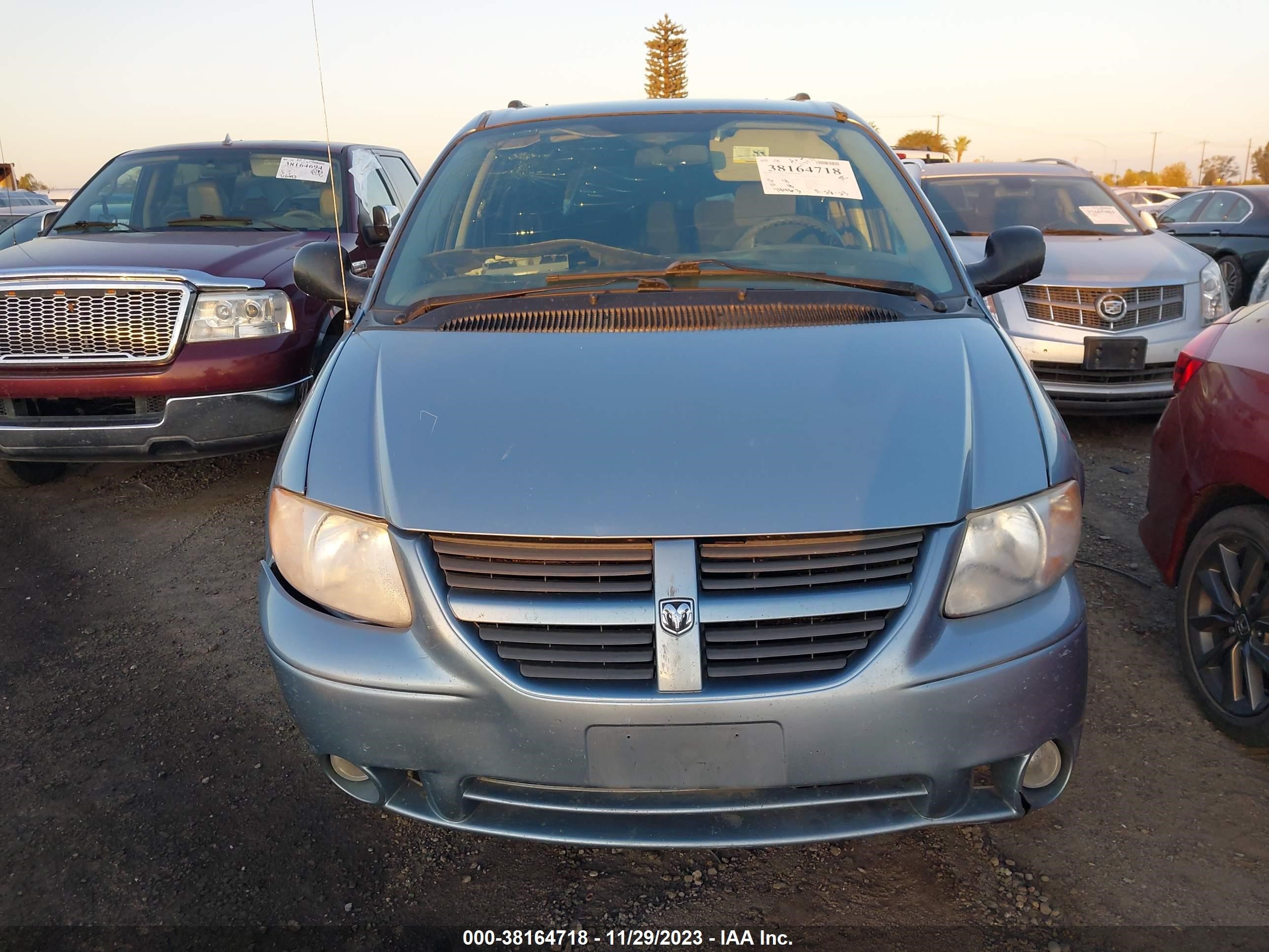 Photo 11 VIN: 2D8GP44L05R294648 - DODGE CARAVAN 