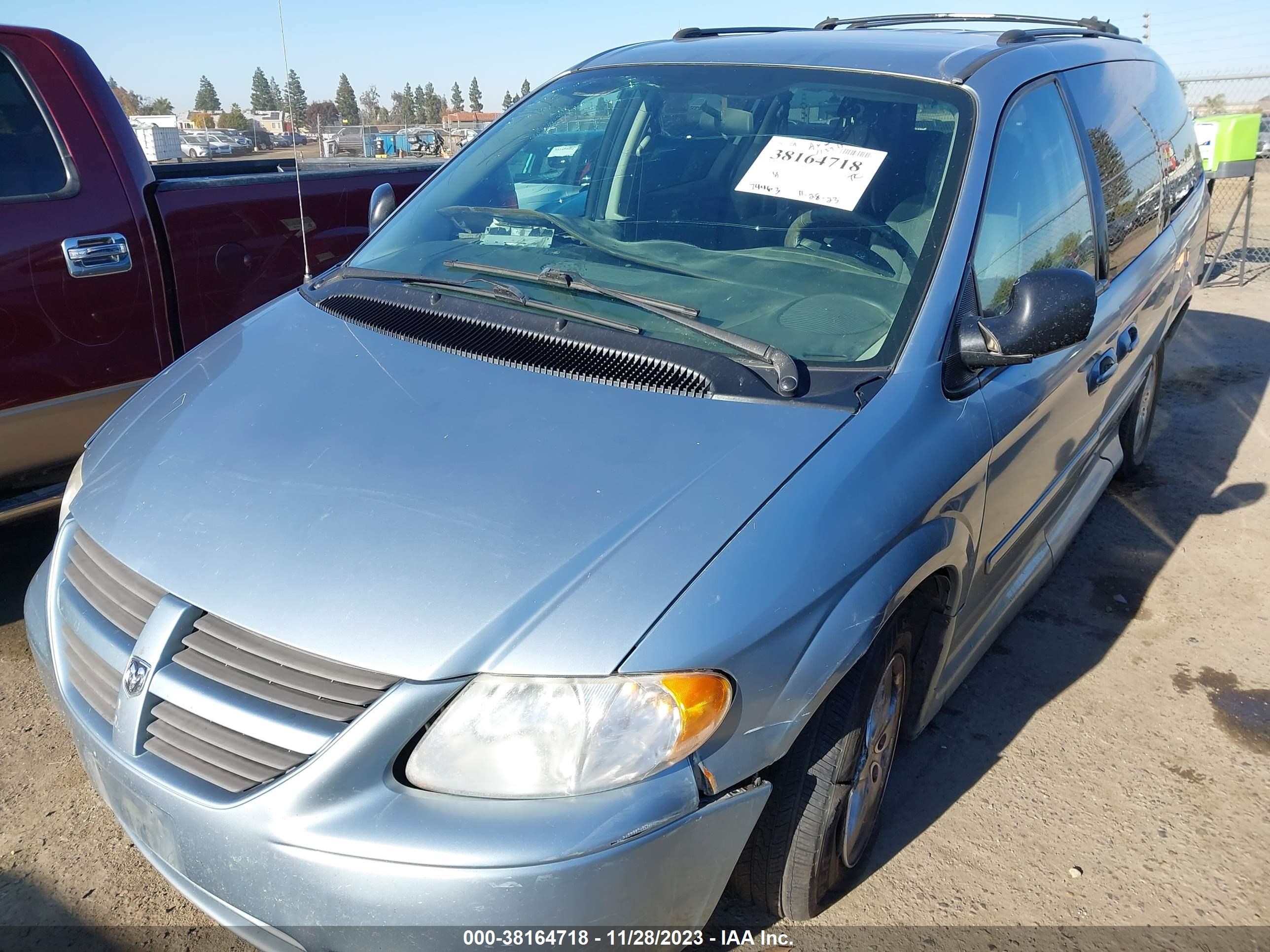 Photo 5 VIN: 2D8GP44L05R294648 - DODGE CARAVAN 