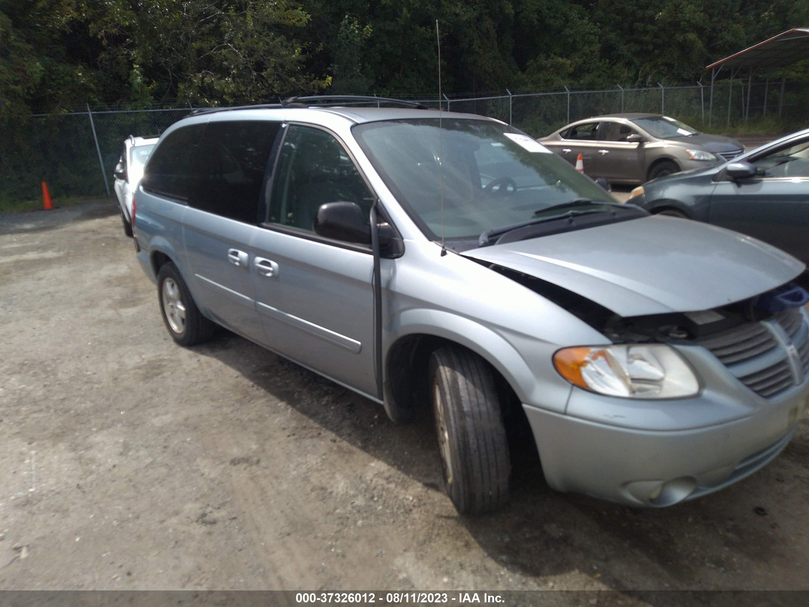 Photo 1 VIN: 2D8GP44L16R872094 - DODGE CARAVAN 