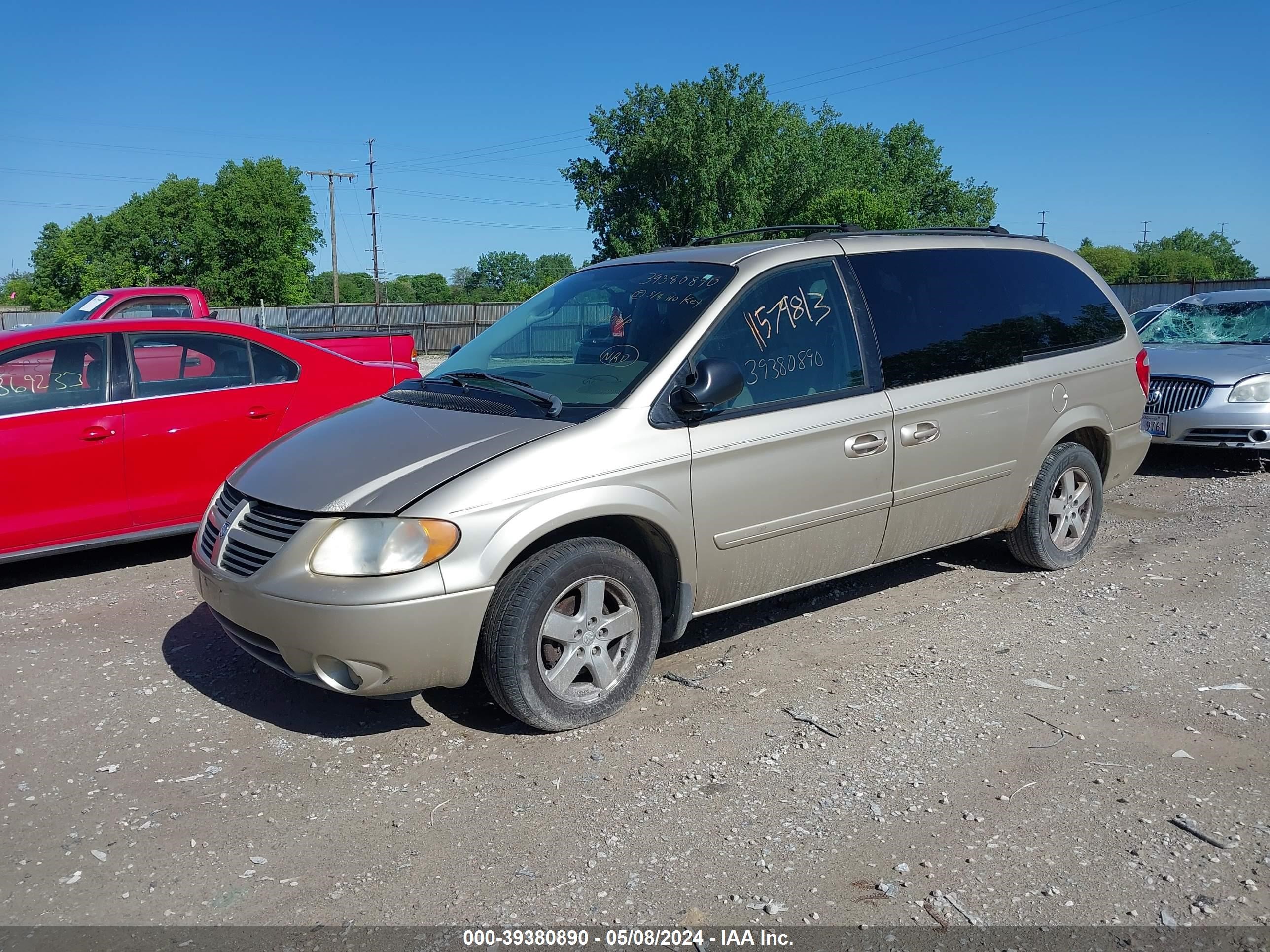 Photo 1 VIN: 2D8GP44L35R207843 - DODGE CARAVAN 