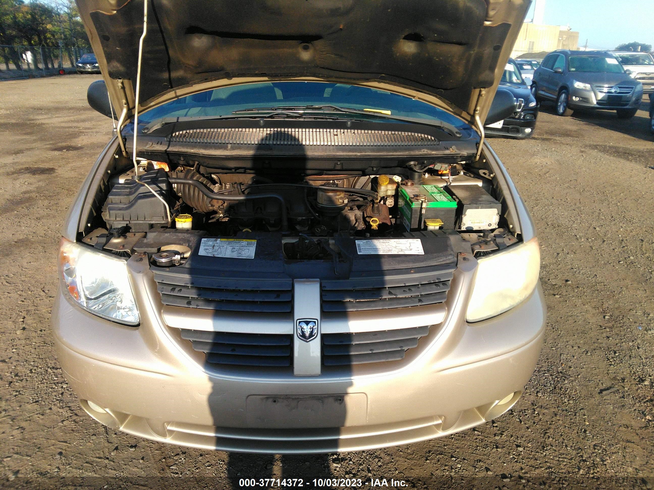 Photo 9 VIN: 2D8GP44L45R242200 - DODGE CARAVAN 