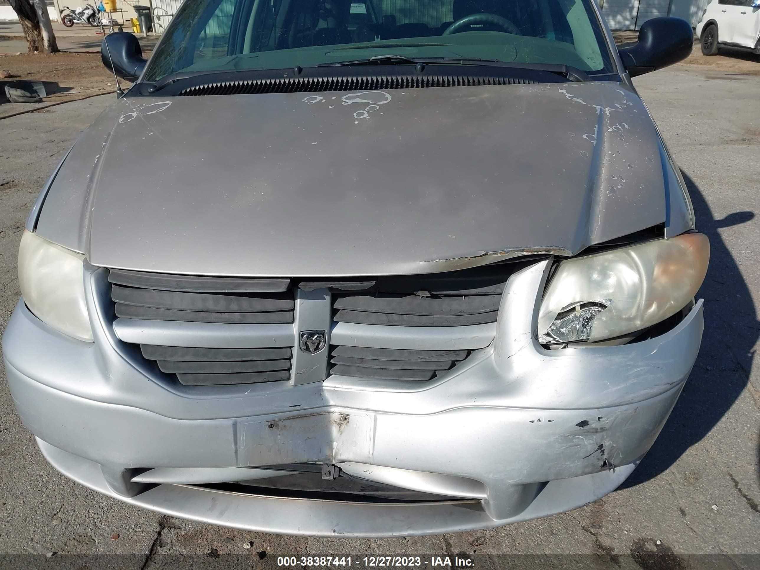 Photo 5 VIN: 2D8GP44L55R420292 - DODGE CARAVAN 