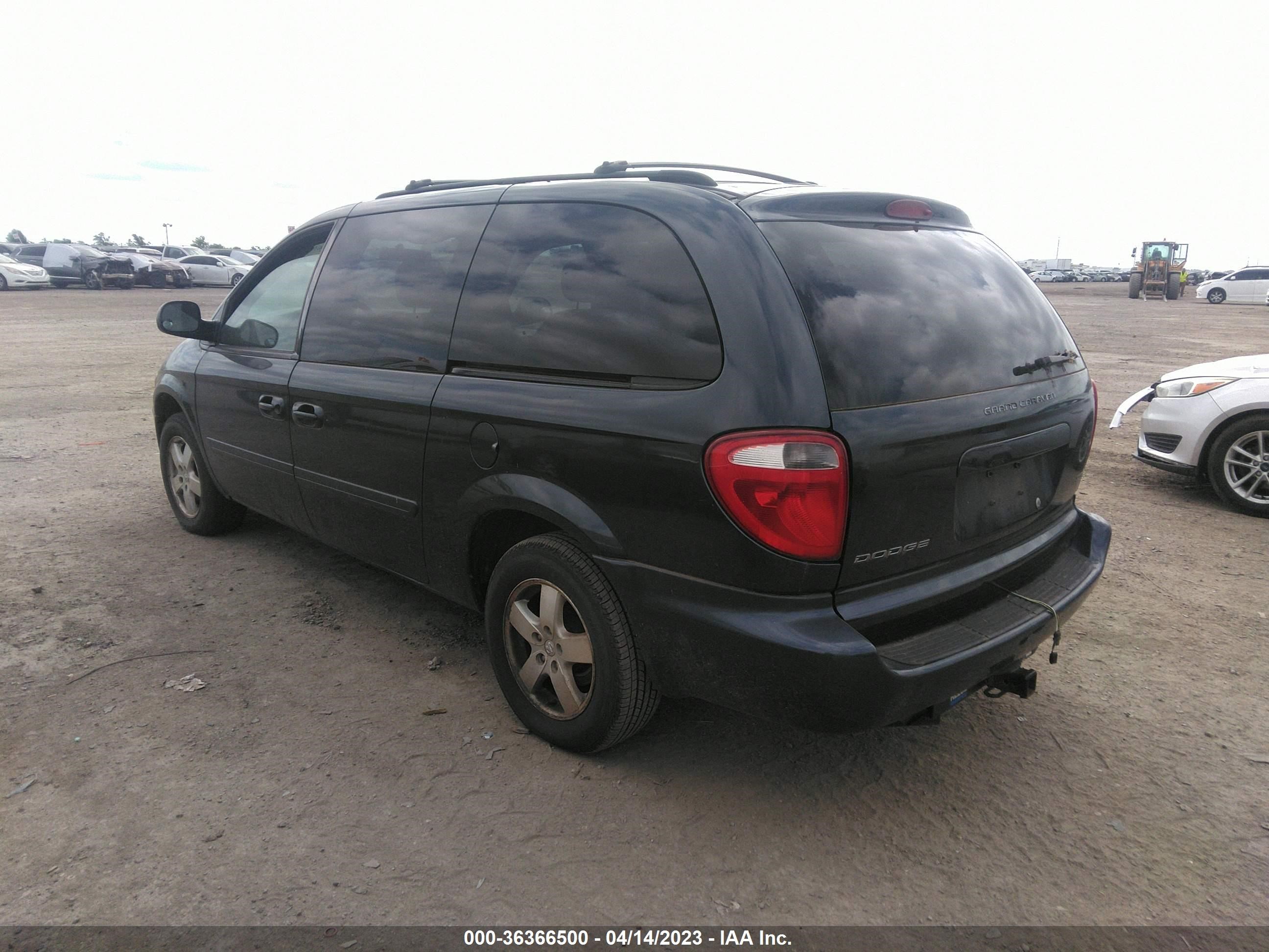 Photo 2 VIN: 2D8GP44L57R122442 - DODGE CARAVAN 