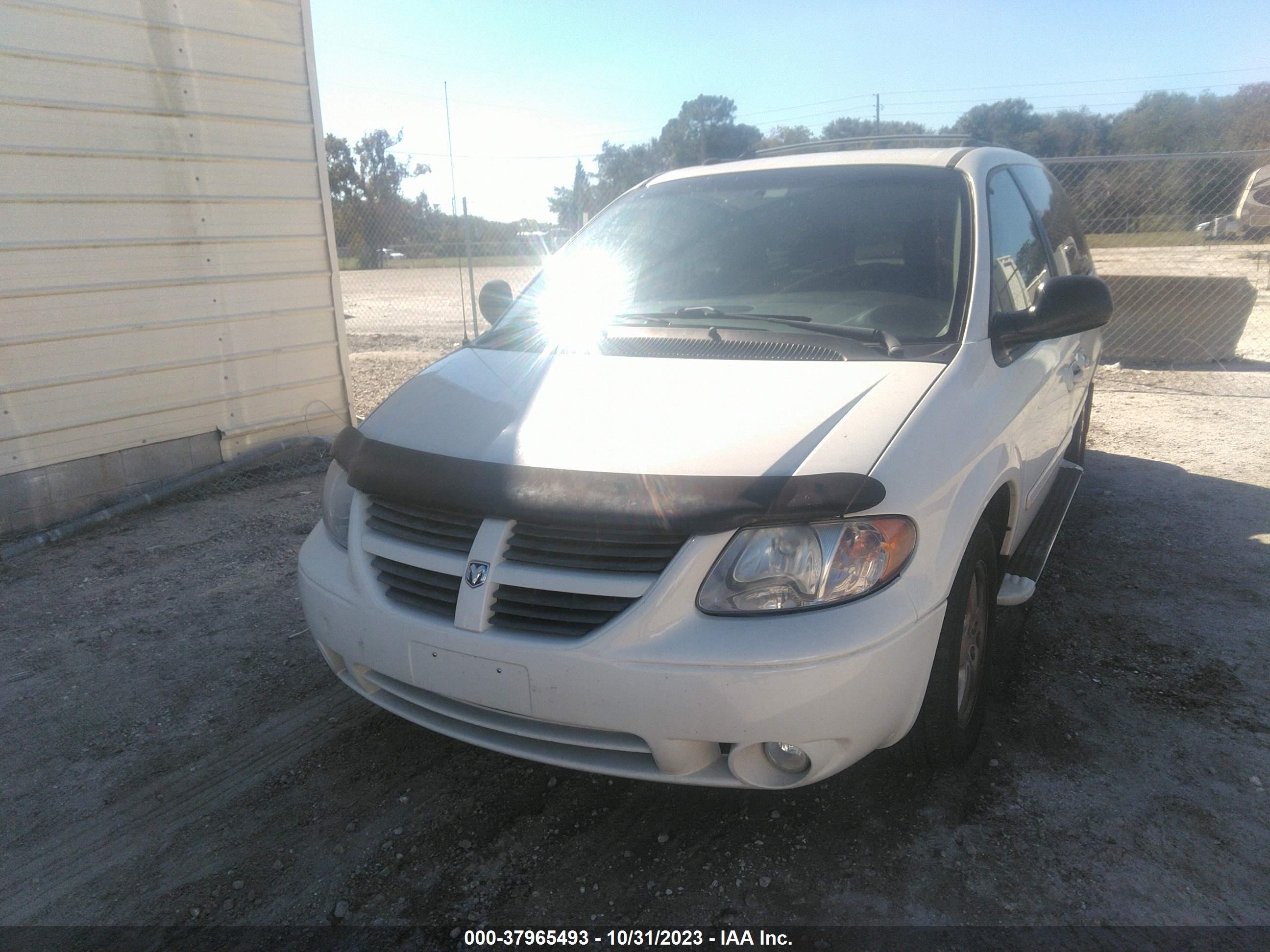 Photo 5 VIN: 2D8GP44L75R203116 - DODGE CARAVAN 