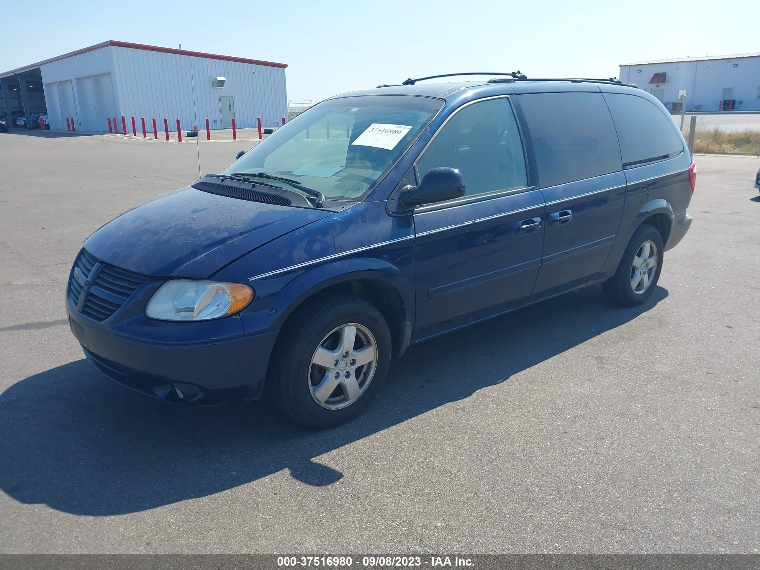 Photo 1 VIN: 2D8GP44L95R322706 - DODGE CARAVAN 