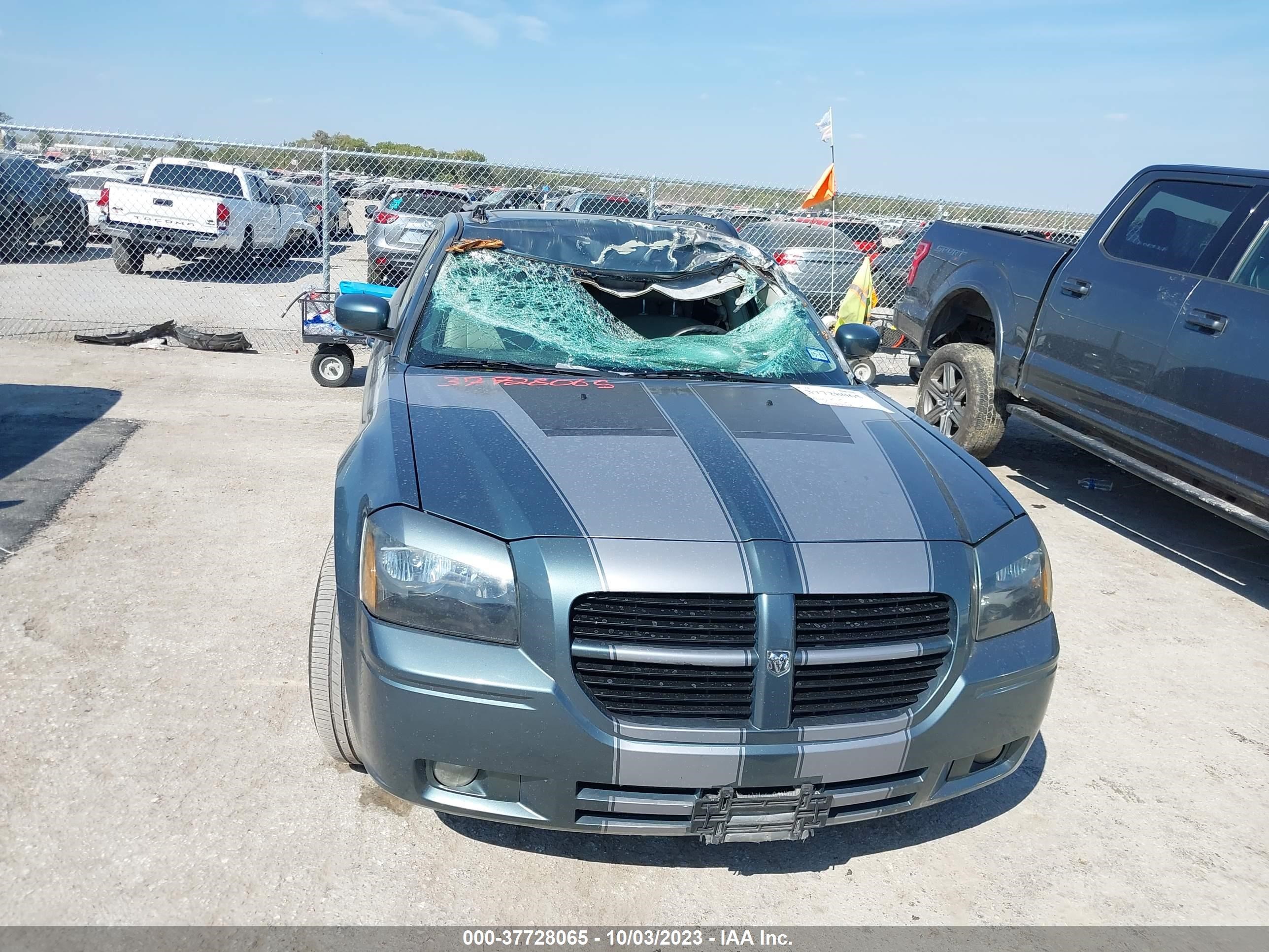 Photo 5 VIN: 2D8GV58215H176806 - DODGE MAGNUM 