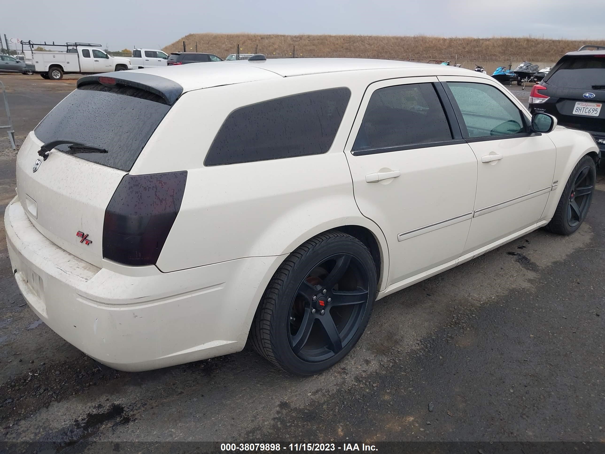 Photo 3 VIN: 2D8GV58215H641035 - DODGE MAGNUM 