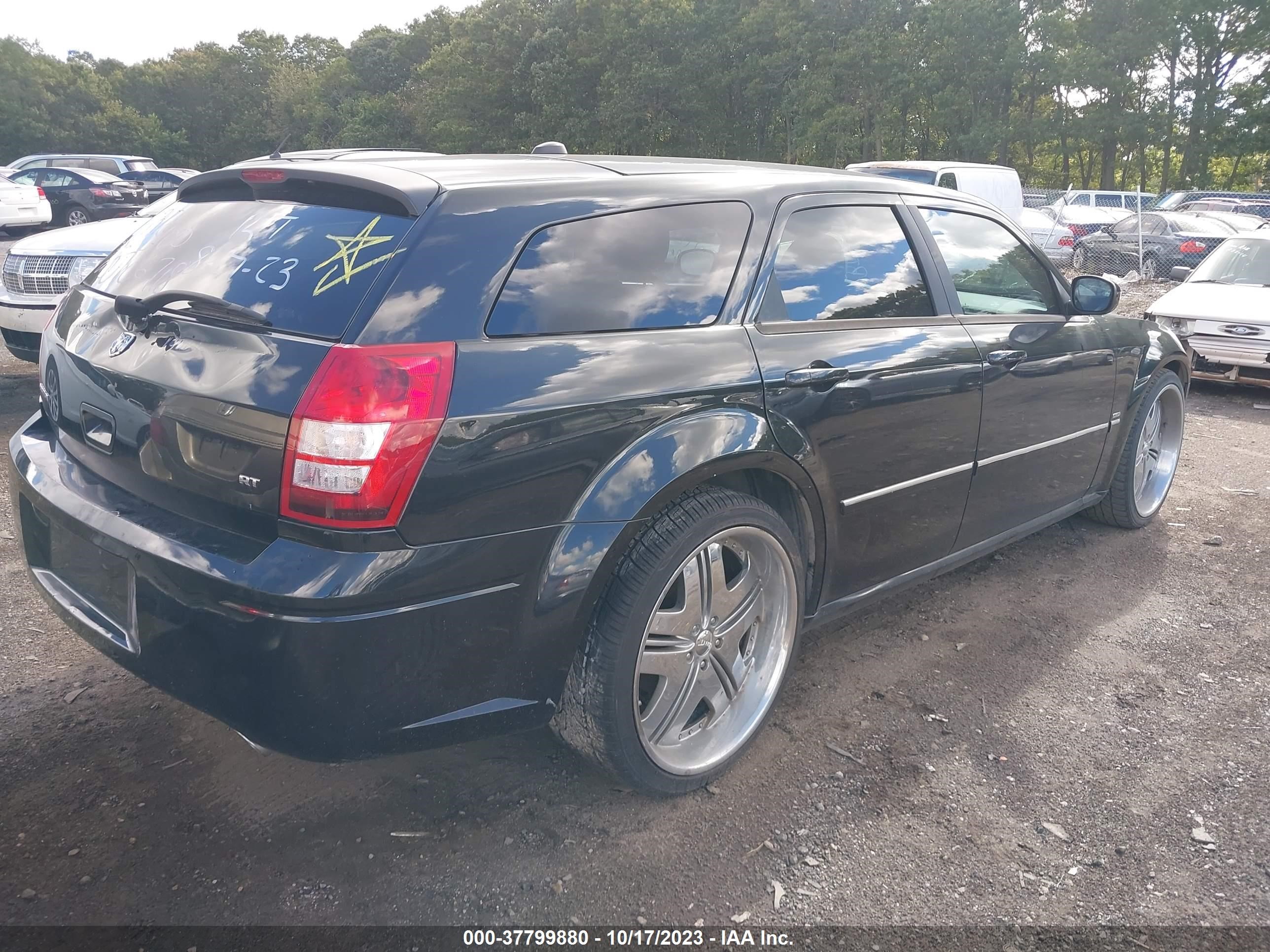 Photo 3 VIN: 2D8GV58225H637852 - DODGE MAGNUM 