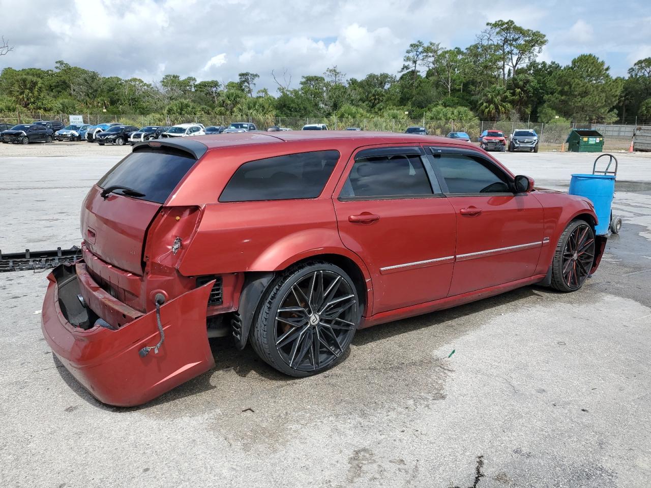 Photo 2 VIN: 2D8GV58225H643988 - DODGE MAGNUM 