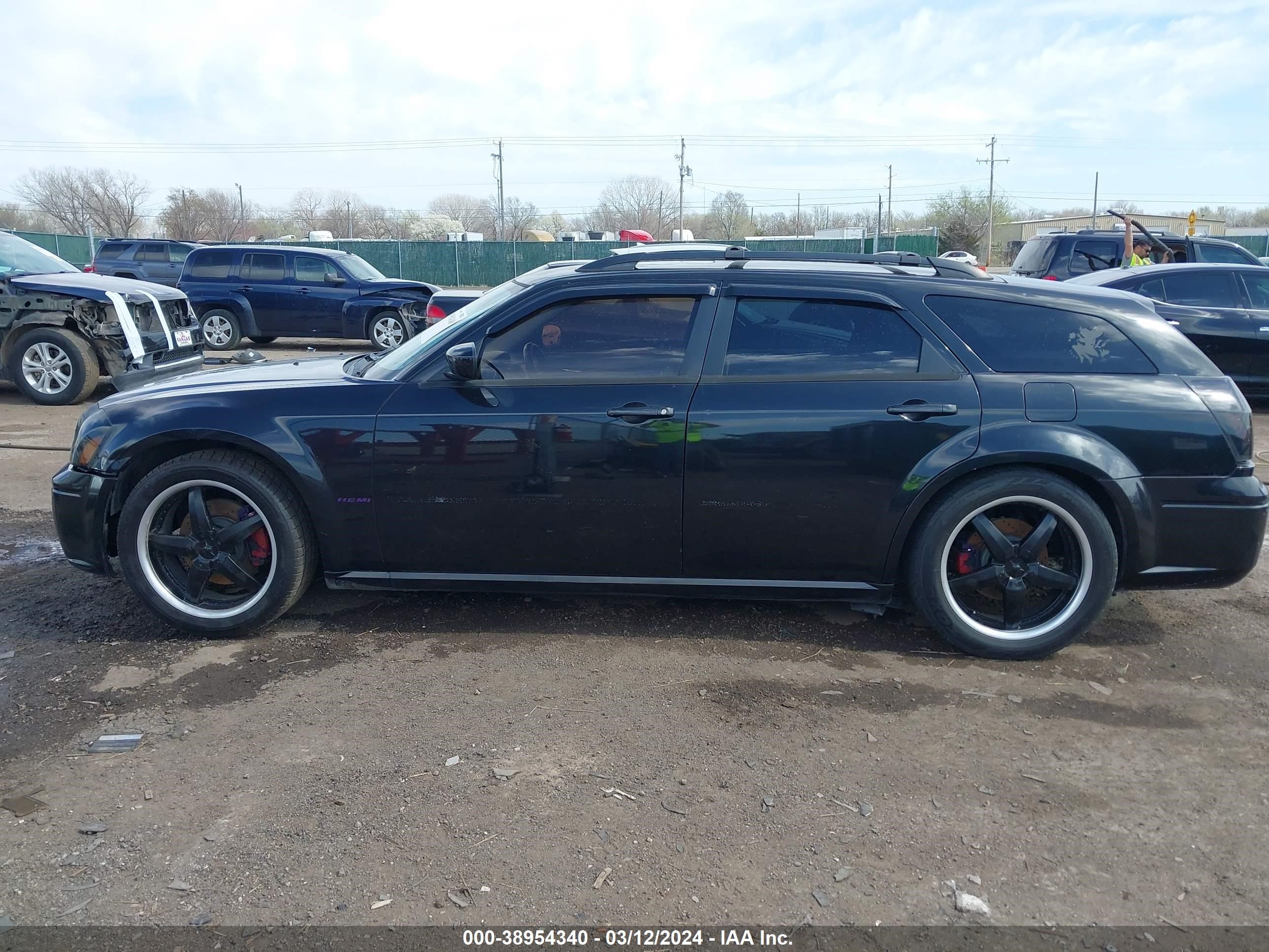 Photo 13 VIN: 2D8GV58285H549825 - DODGE MAGNUM 