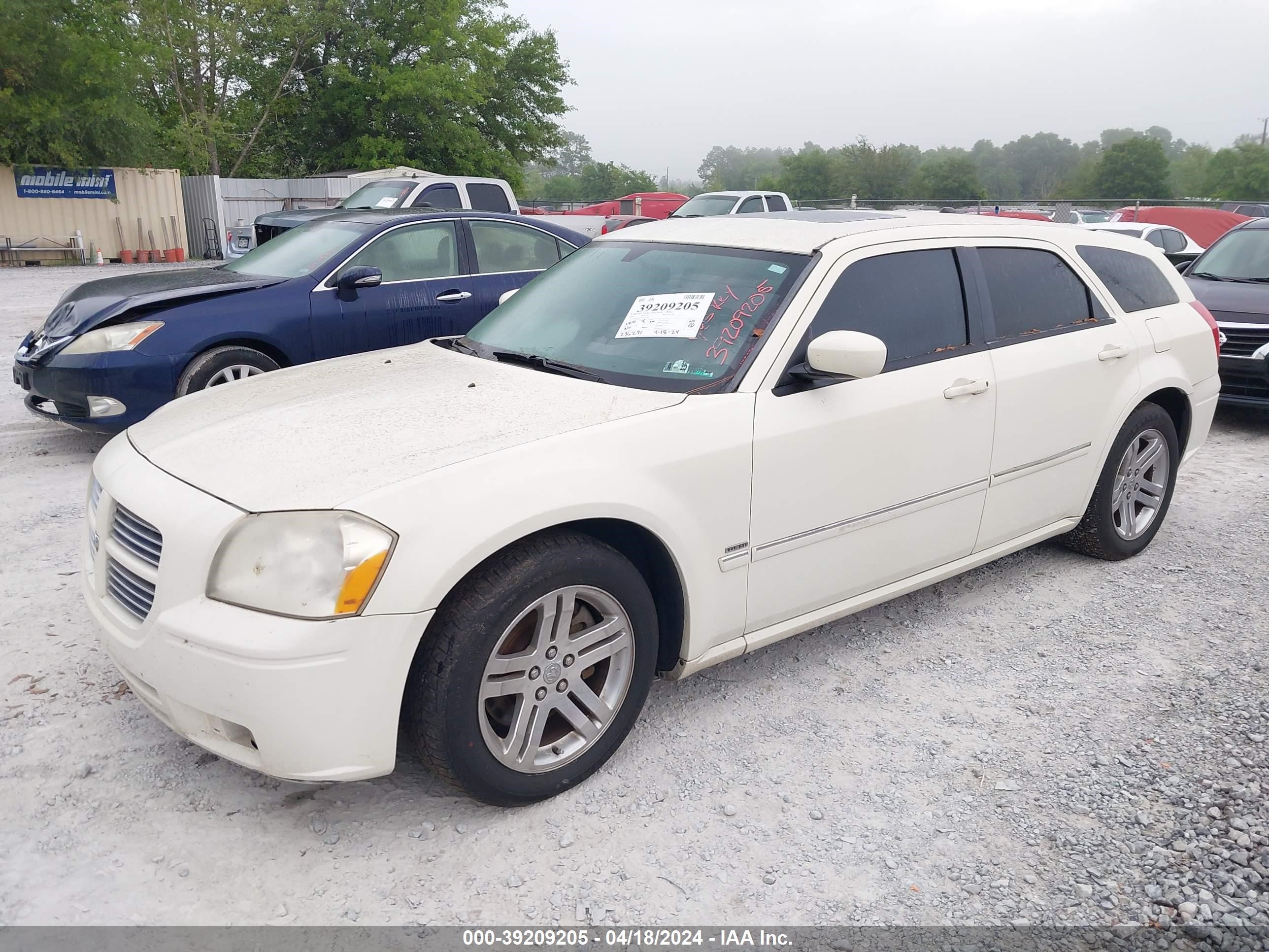 Photo 1 VIN: 2D8GV582X5H636920 - DODGE MAGNUM 