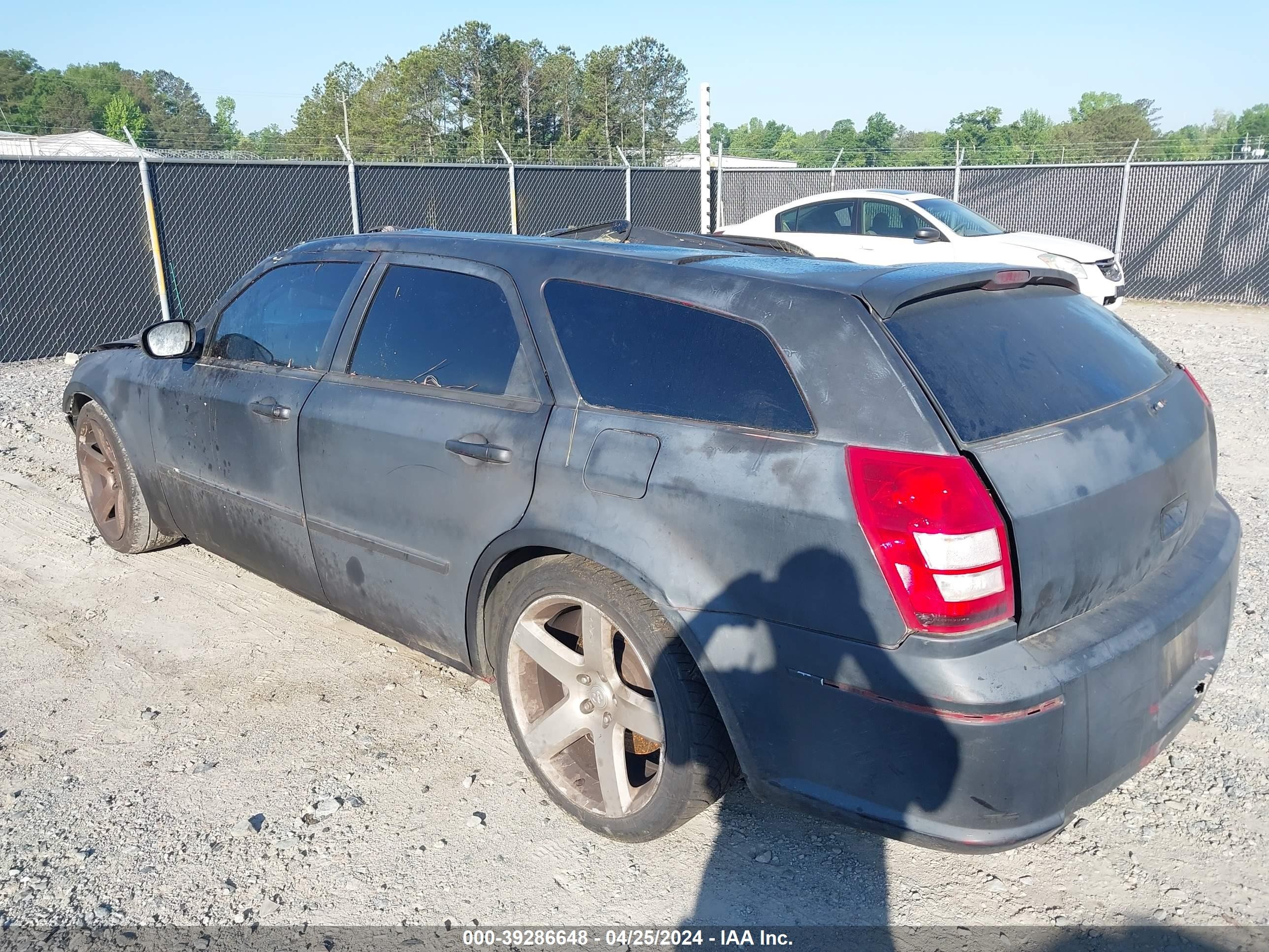 Photo 2 VIN: 2D8GV77306H241832 - DODGE MAGNUM 