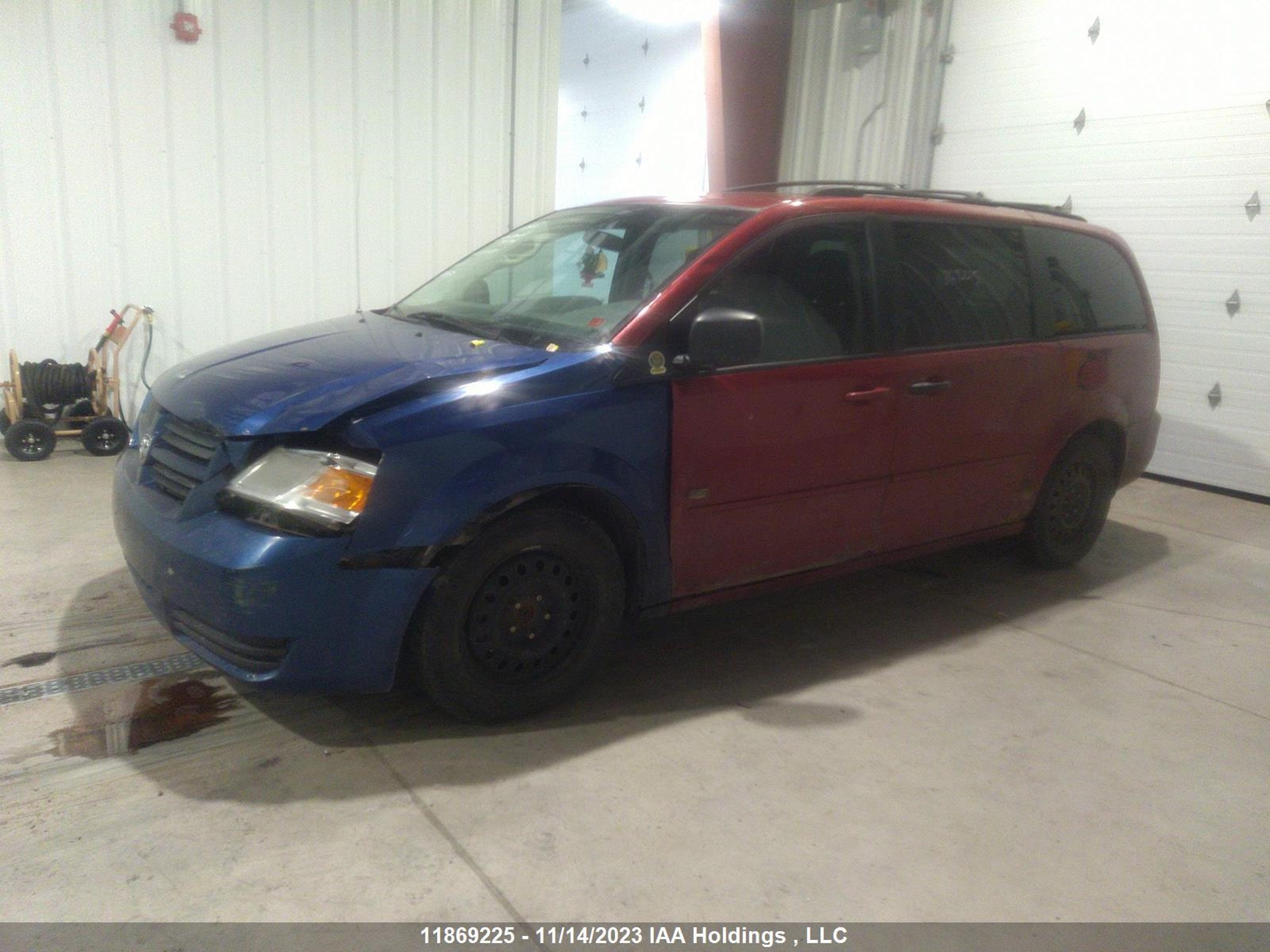 Photo 1 VIN: 2D8HN44E09R697739 - DODGE CARAVAN 