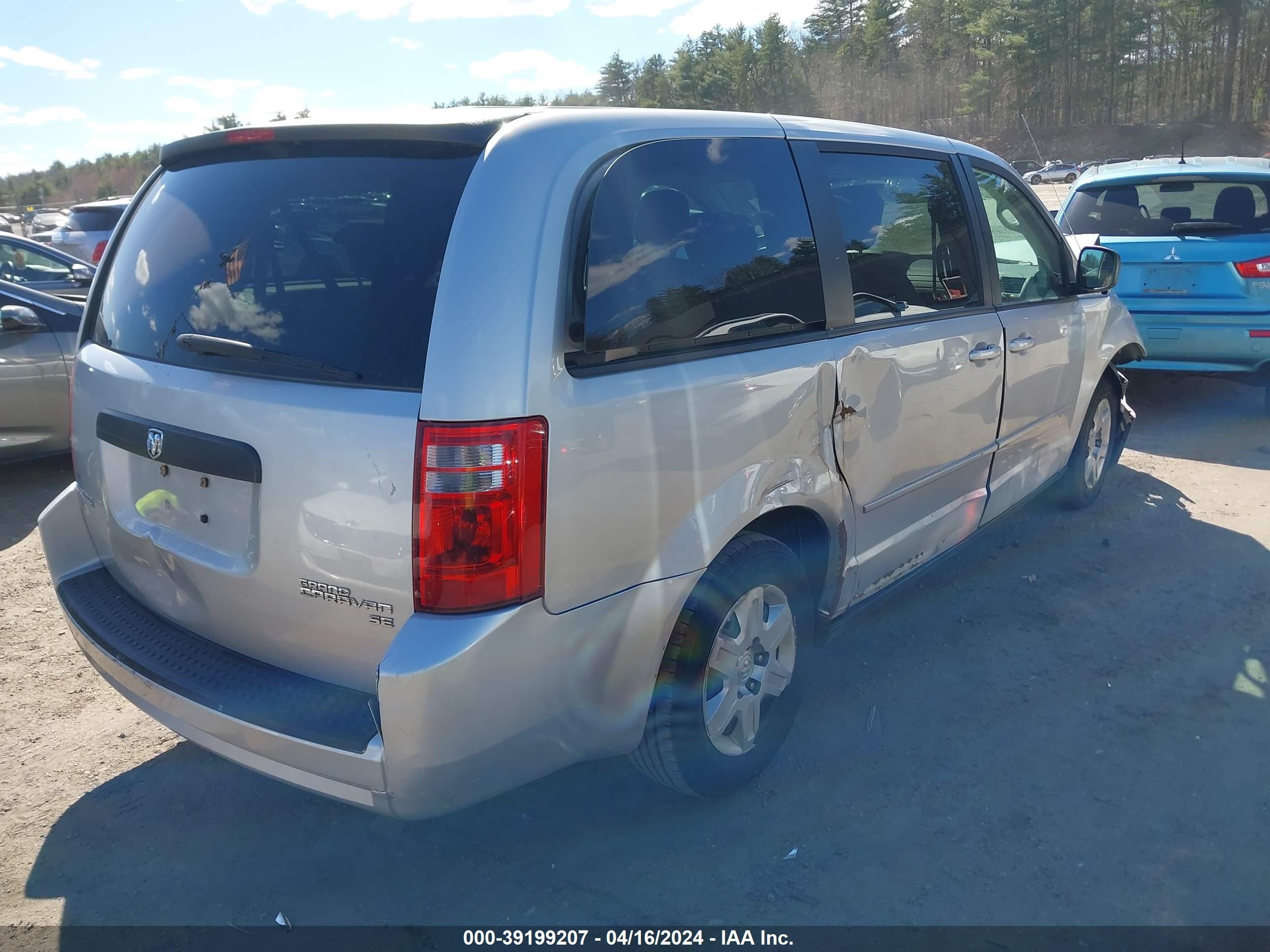 Photo 3 VIN: 2D8HN44E19R601794 - DODGE CARAVAN 