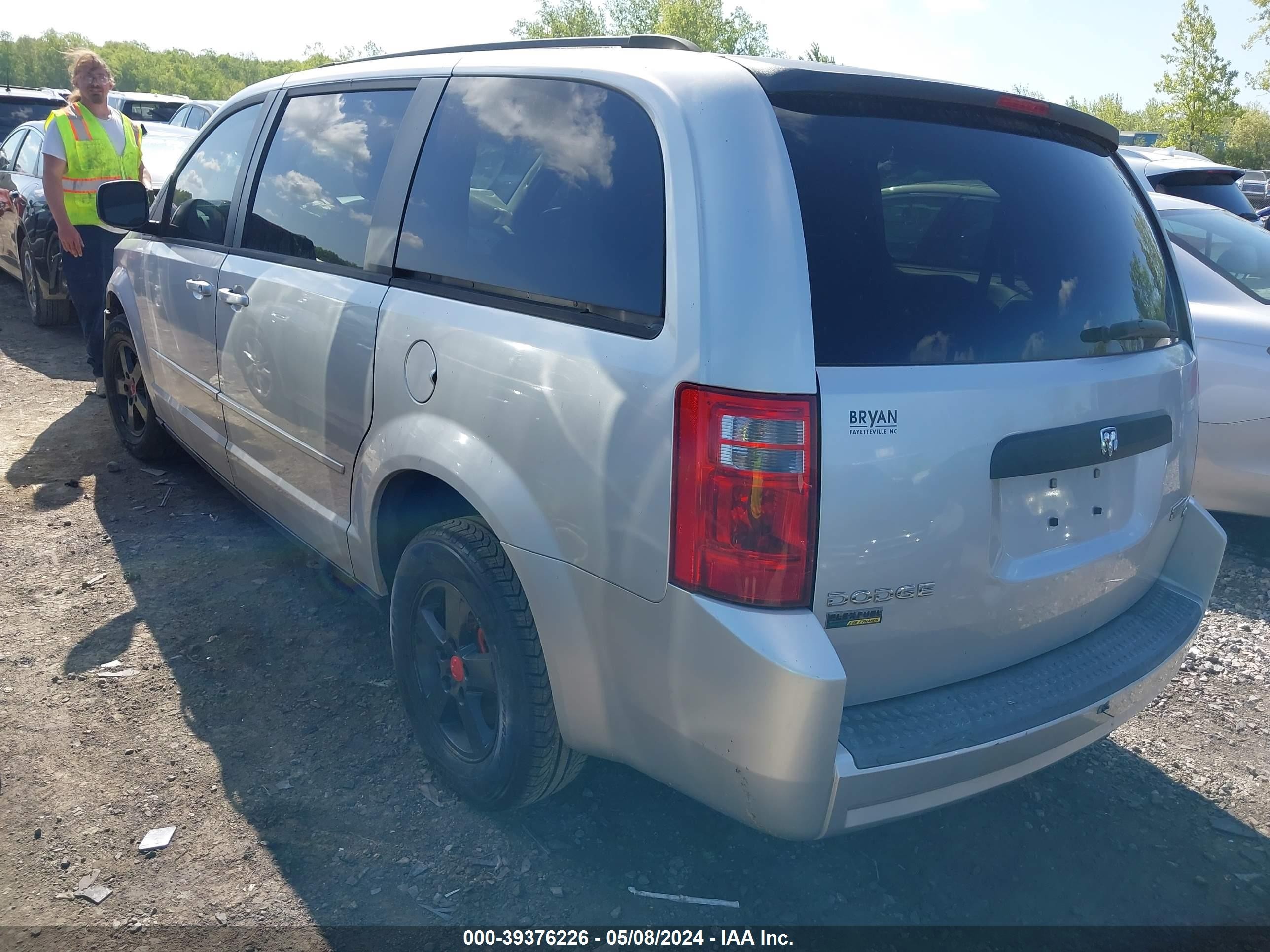 Photo 2 VIN: 2D8HN44E79R534683 - DODGE CARAVAN 