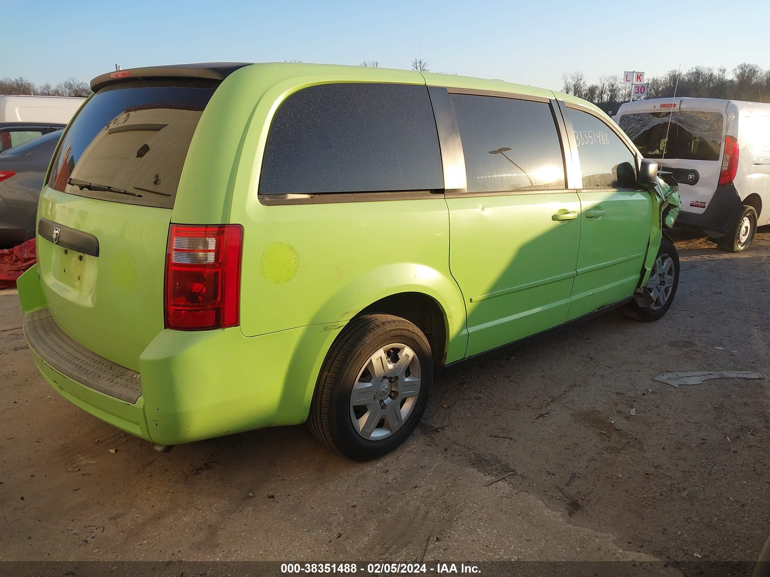 Photo 3 VIN: 2D8HN44E79R615683 - DODGE CARAVAN 