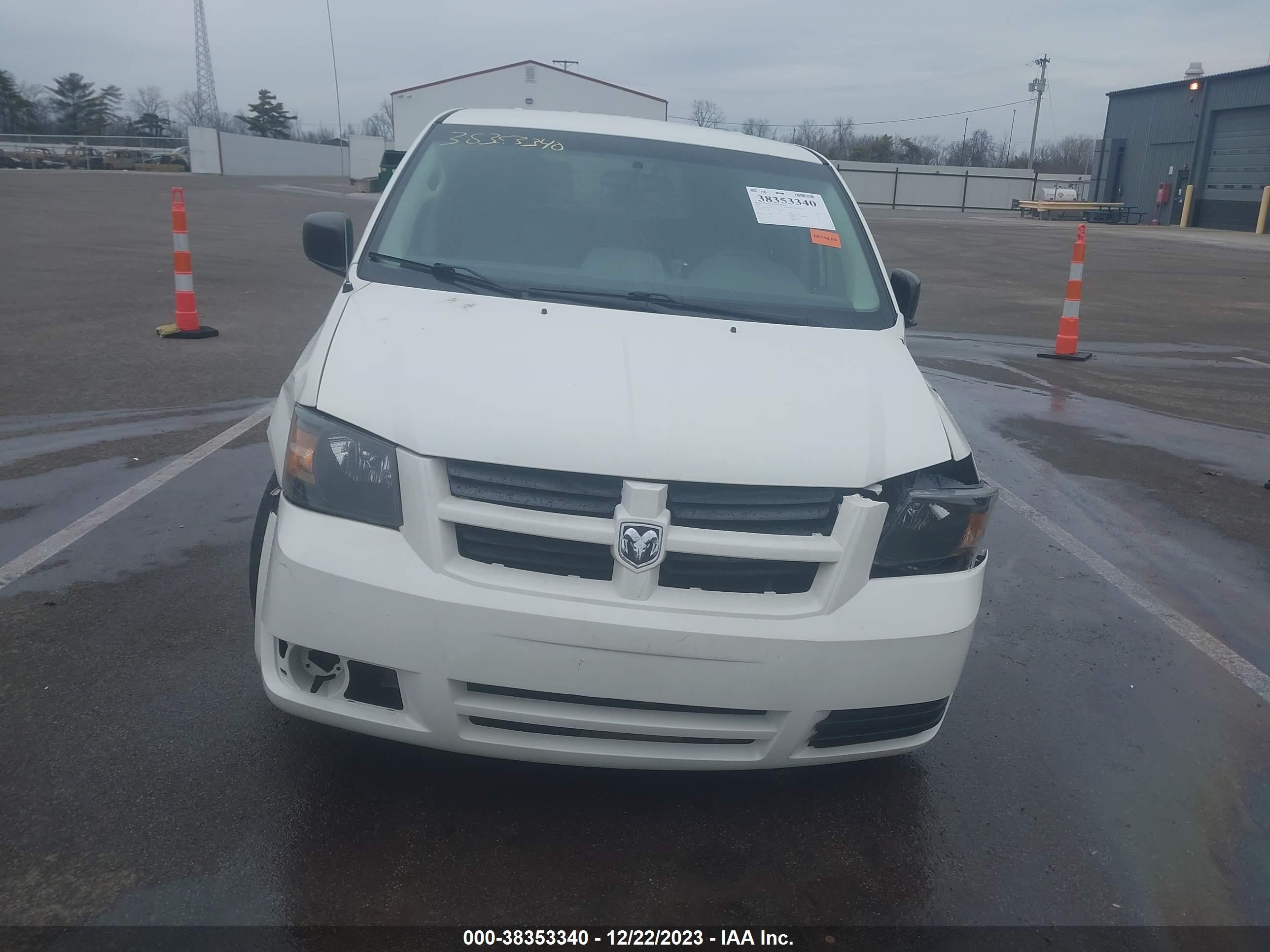 Photo 11 VIN: 2D8HN44EX9R576149 - DODGE CARAVAN 