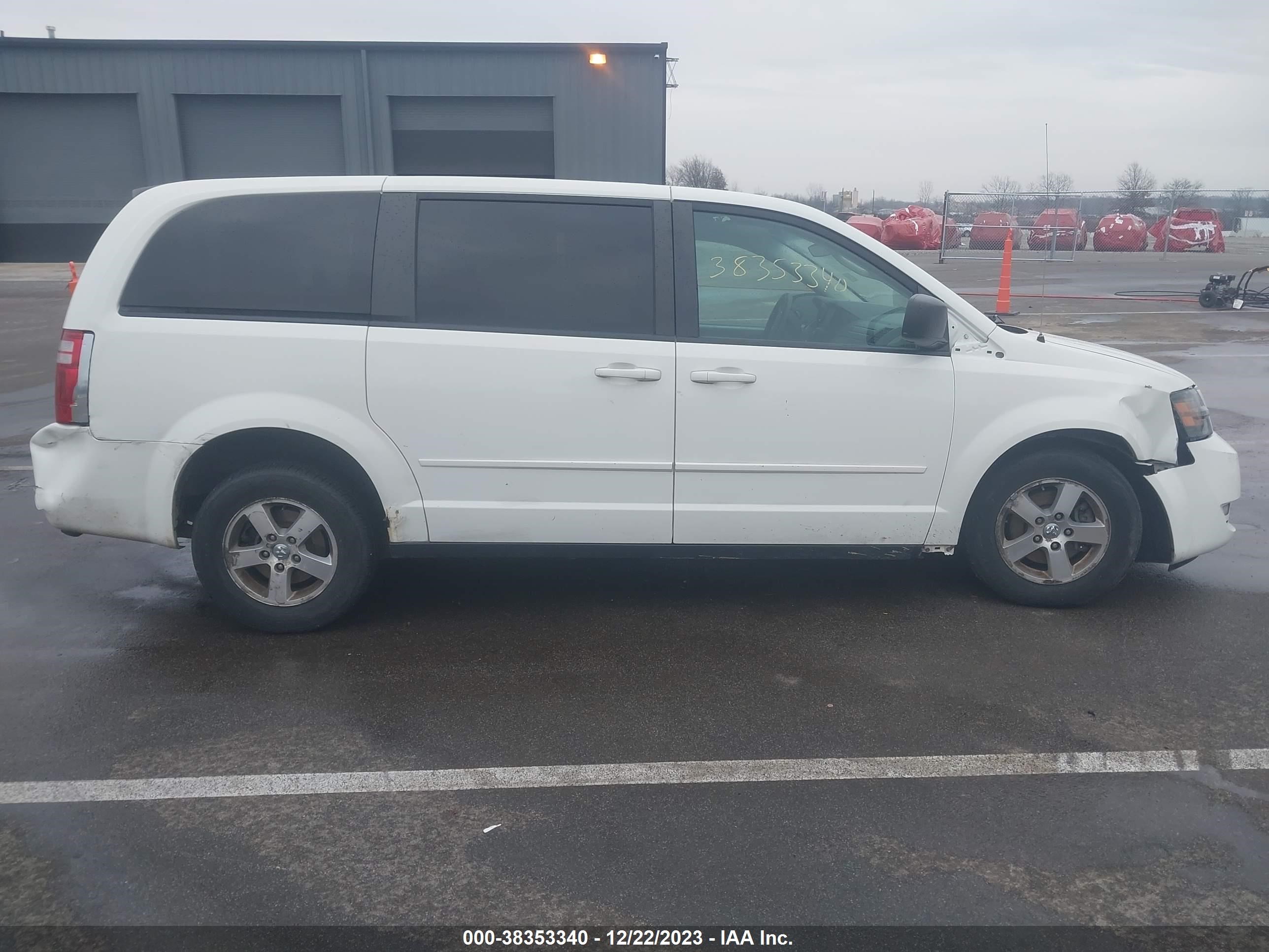 Photo 12 VIN: 2D8HN44EX9R576149 - DODGE CARAVAN 