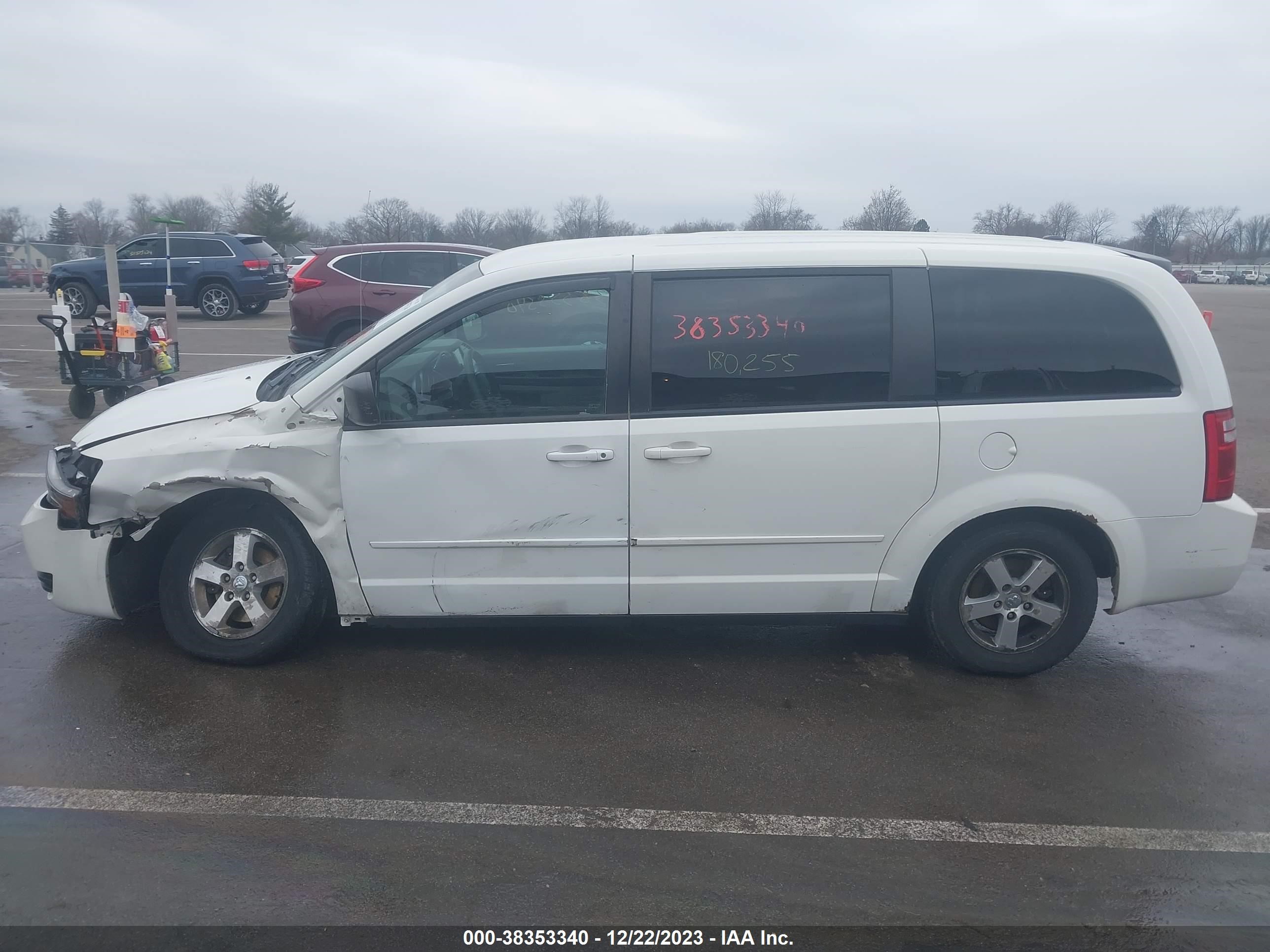 Photo 13 VIN: 2D8HN44EX9R576149 - DODGE CARAVAN 