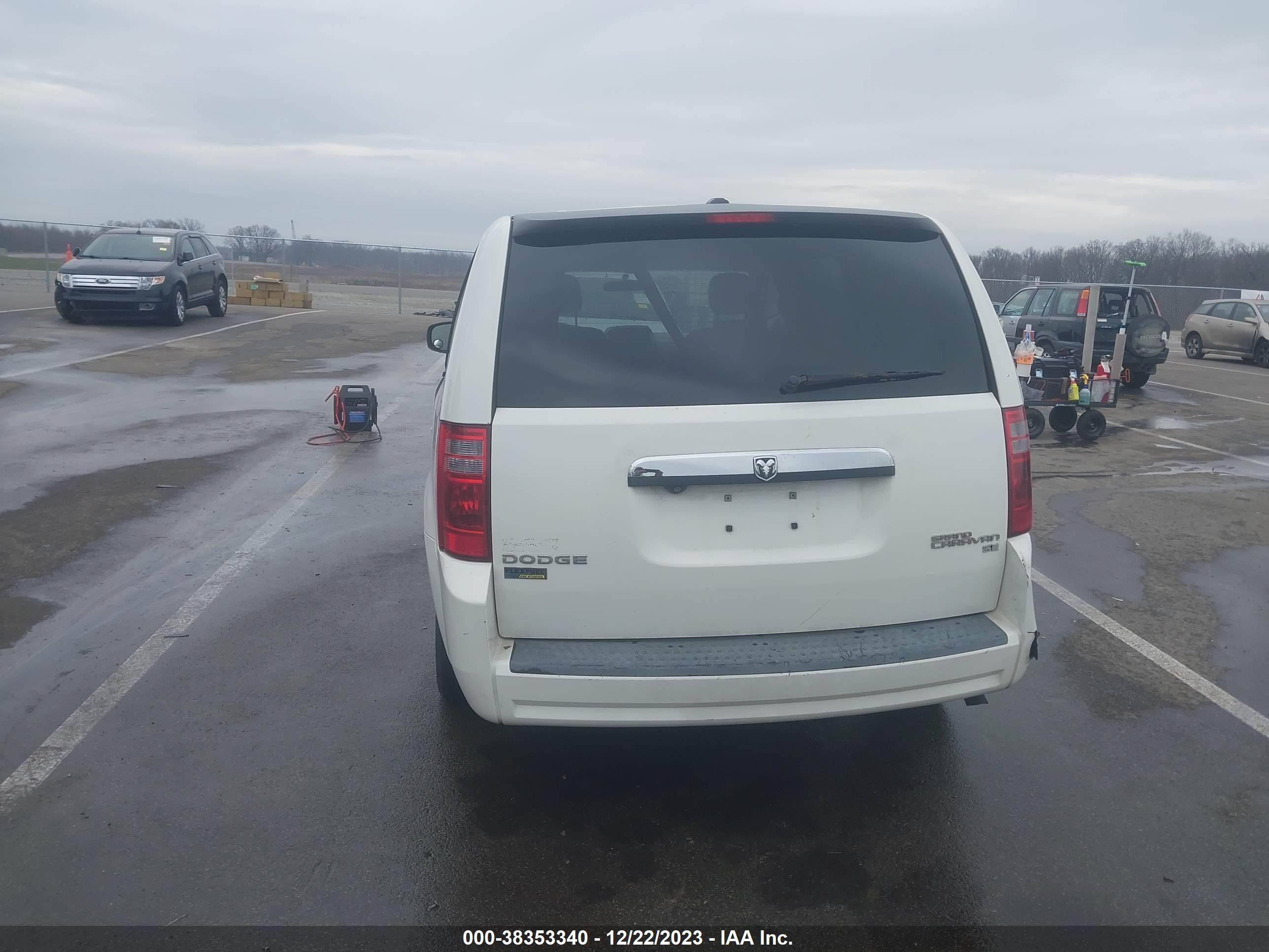 Photo 15 VIN: 2D8HN44EX9R576149 - DODGE CARAVAN 