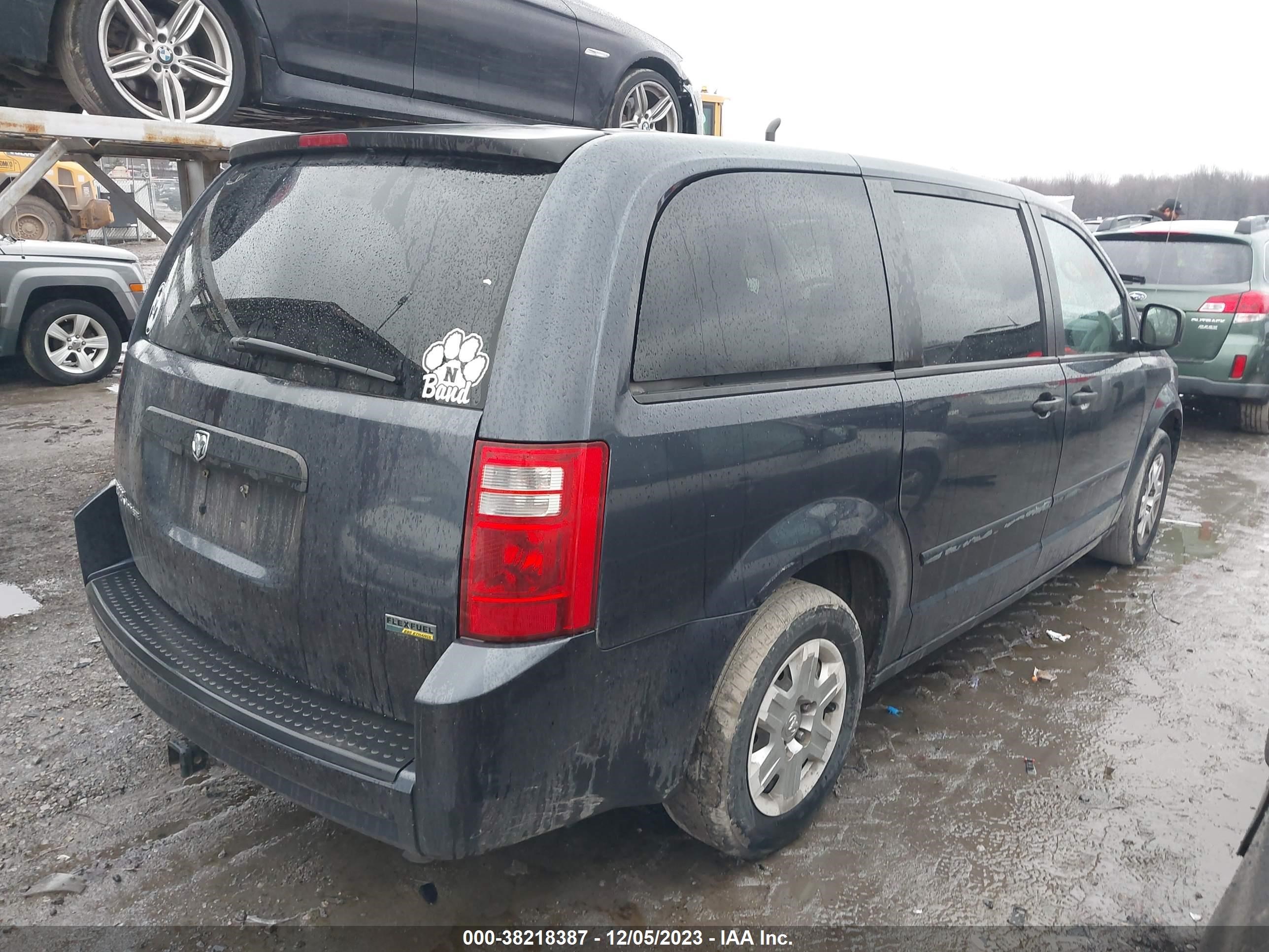 Photo 3 VIN: 2D8HN44H28R755357 - DODGE CARAVAN 