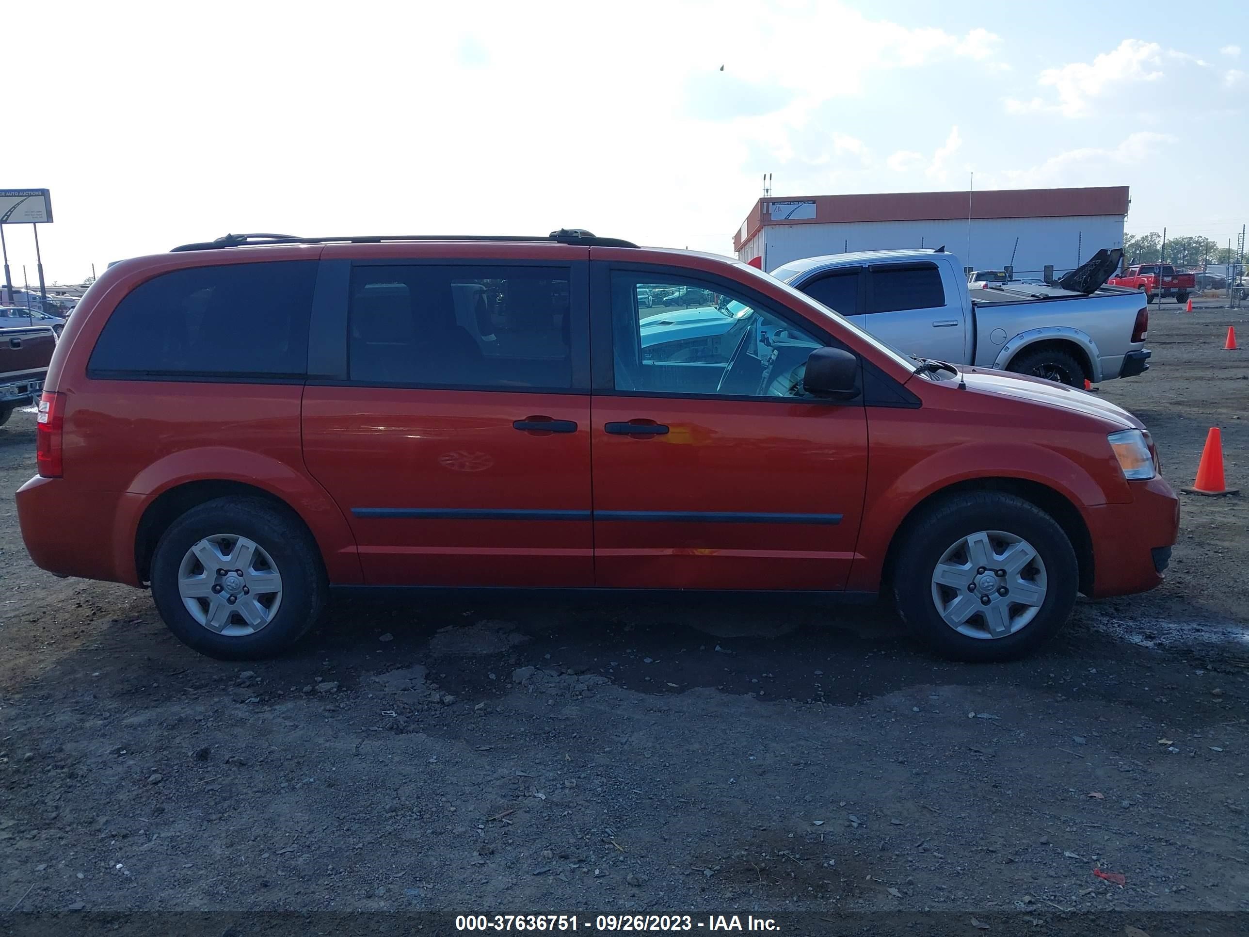 Photo 12 VIN: 2D8HN44H38R845391 - DODGE CARAVAN 